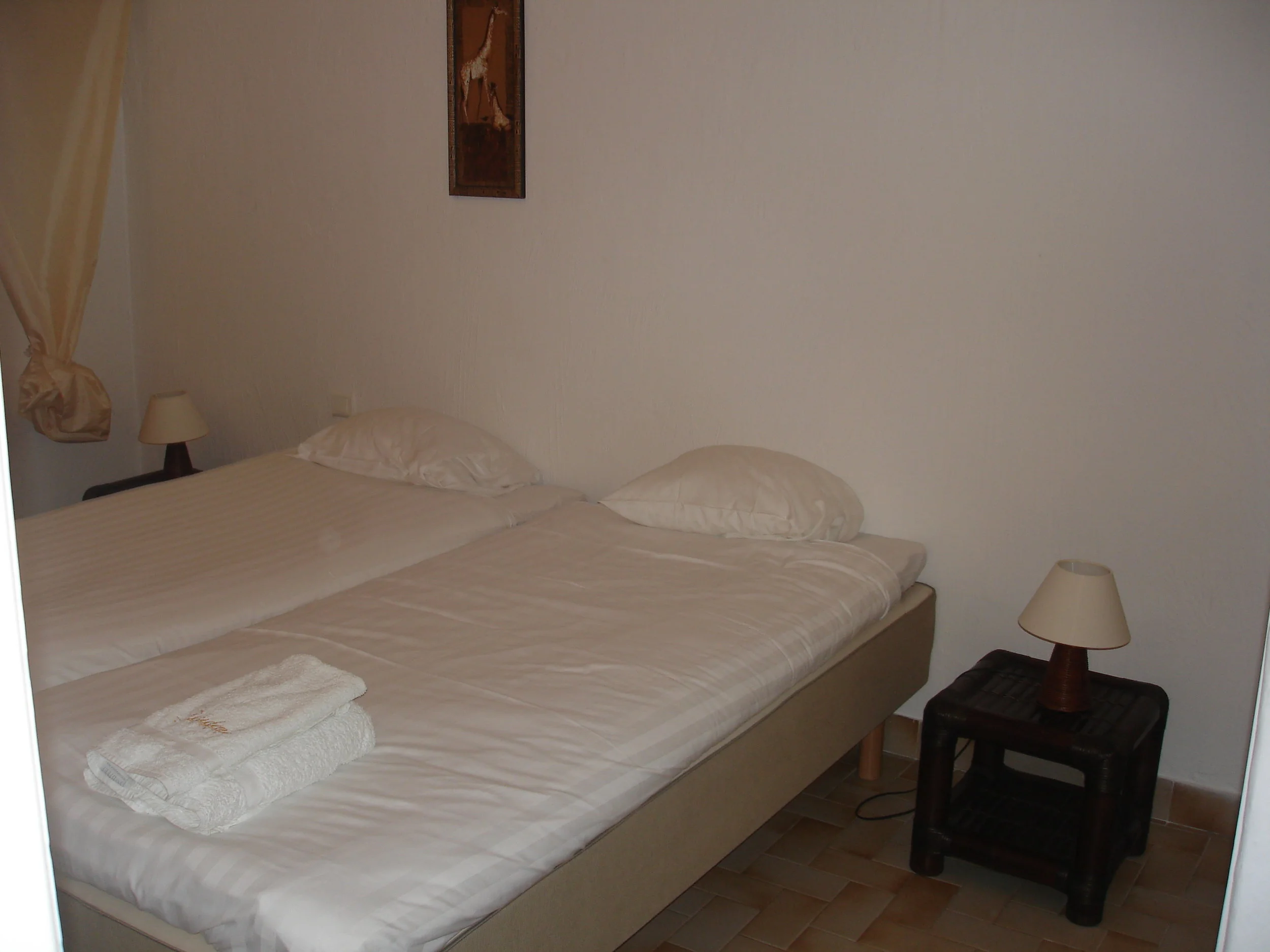 Garden house bedroom 2.JPG