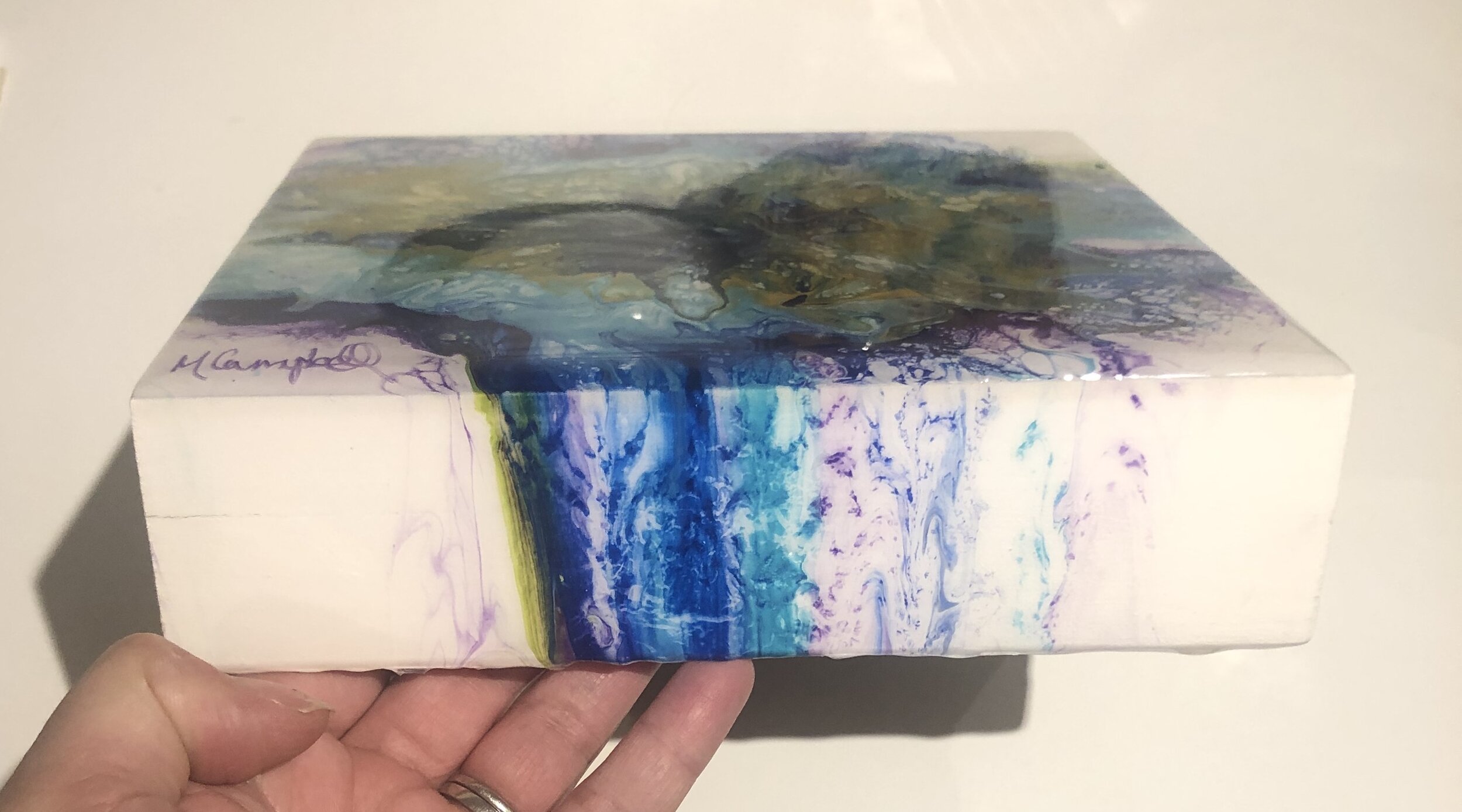 Impact Acrylic pour abstract green white blue turquoise reflection shine floetrol oil facade top drip run paint reflection angle