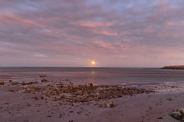 .
.
.
.
#sunsetphotography #sunsets #landscapes #landscapephotography #exmouth #exmouthwa #travel #travelphotography #longexposureshots #longexposure_world #slowshutter #slowshutters #beachsunset #ig_tones #ig_sunsets #wildernesstones #naturephotogra