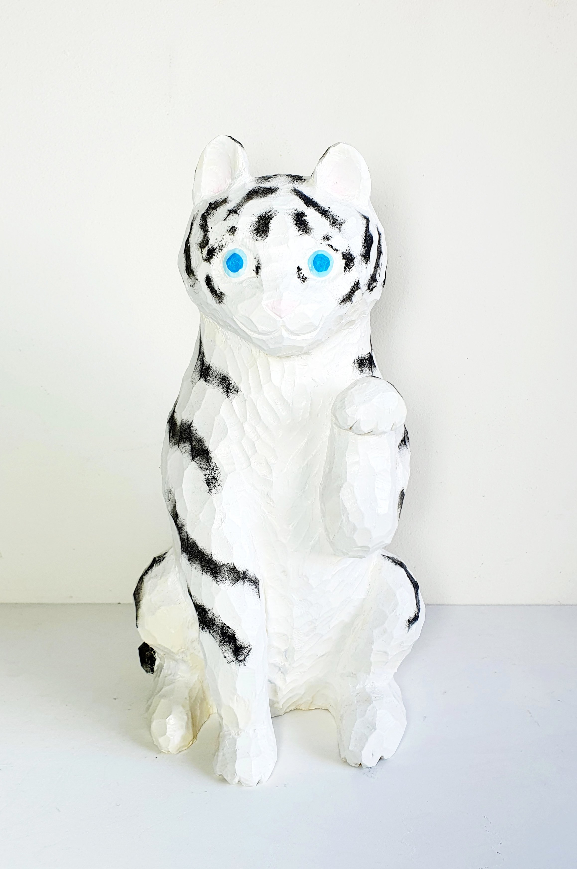 Yasushi Koyama: Kutsuva valkoinen tiikerinpentu