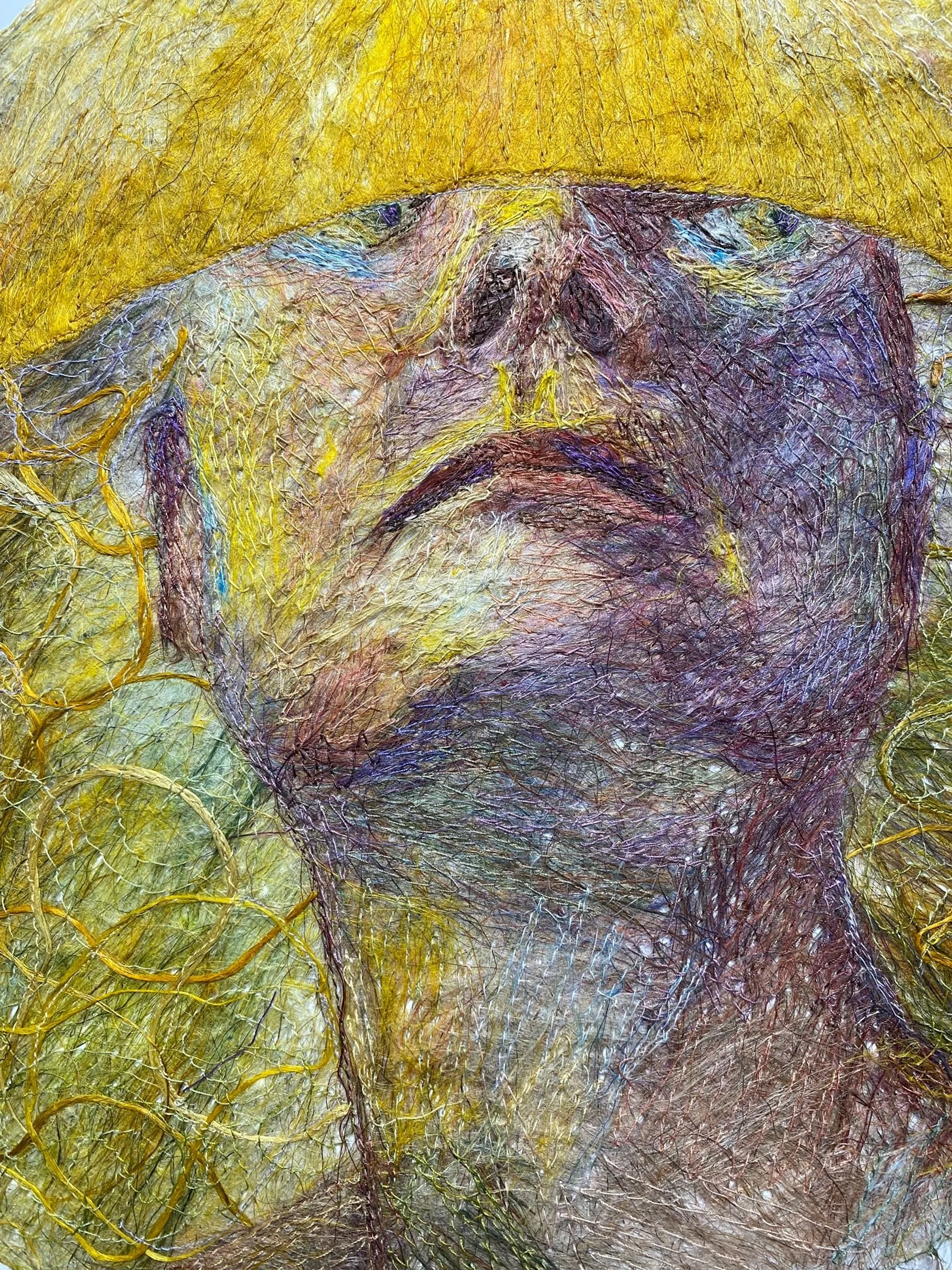 Keltainen hattu, yksityiskohta