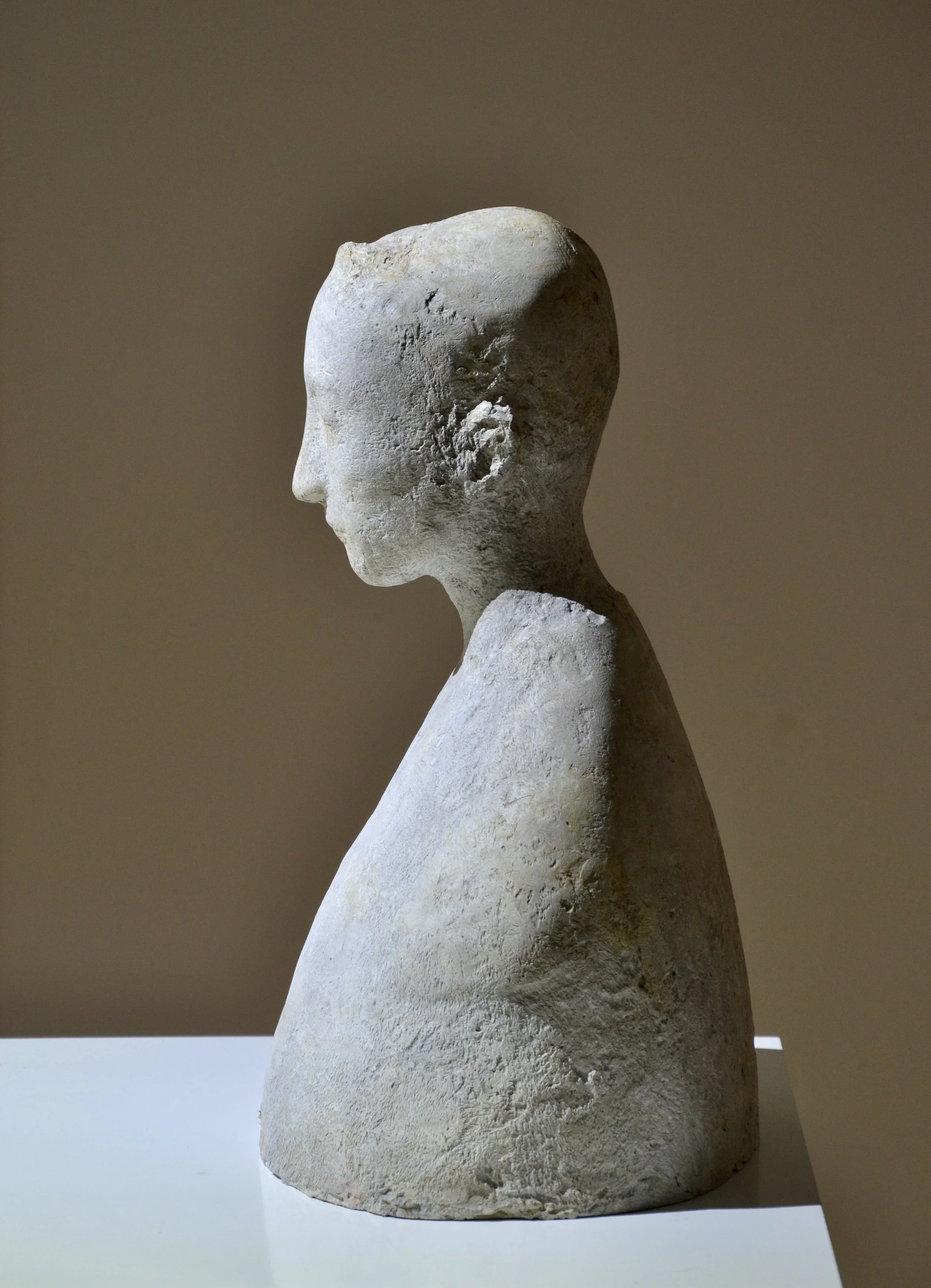  kipsi, 41 x 27 x 20 cm,2024 