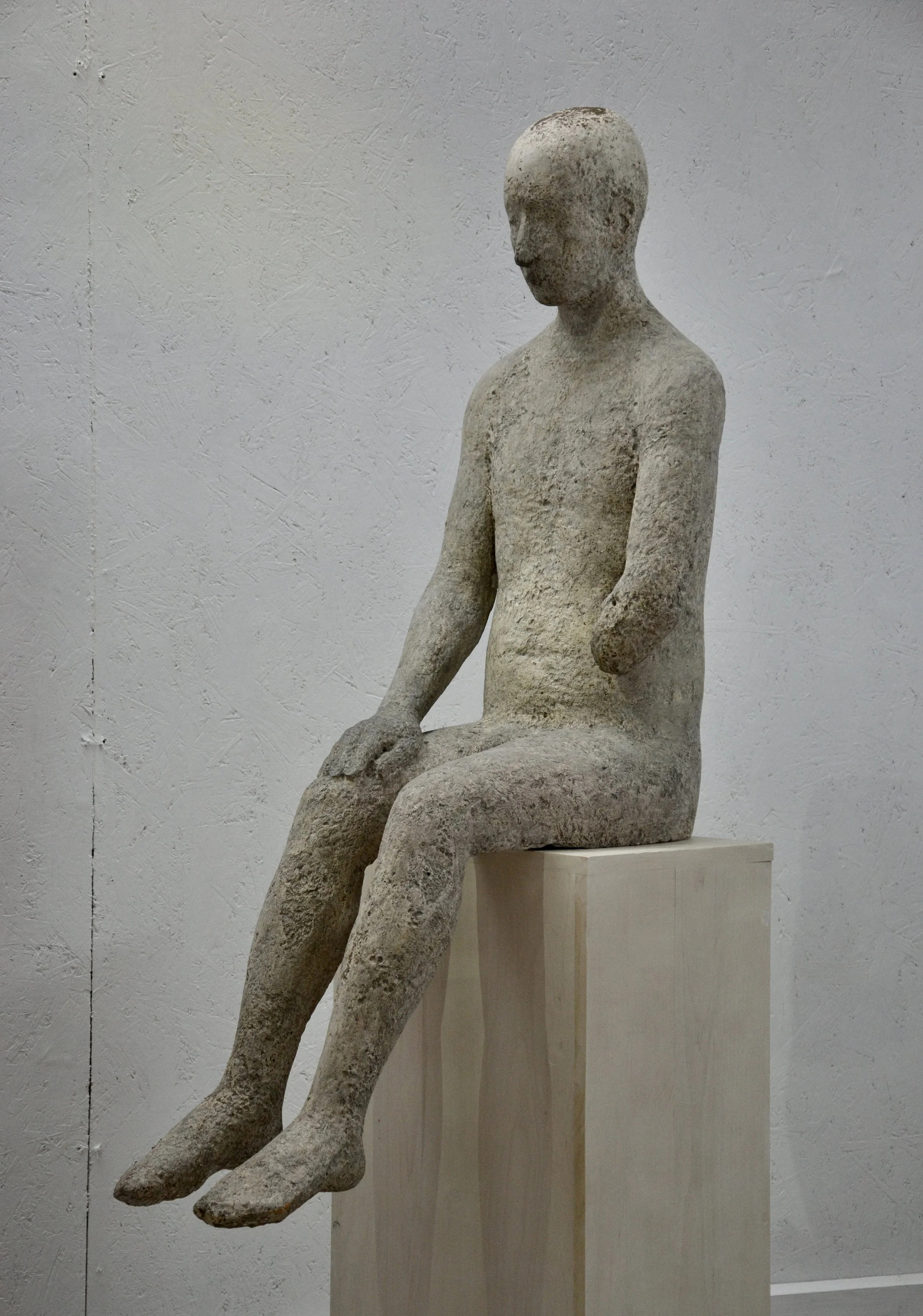  kipsi, 120 x 36 x 67cm, 2024 