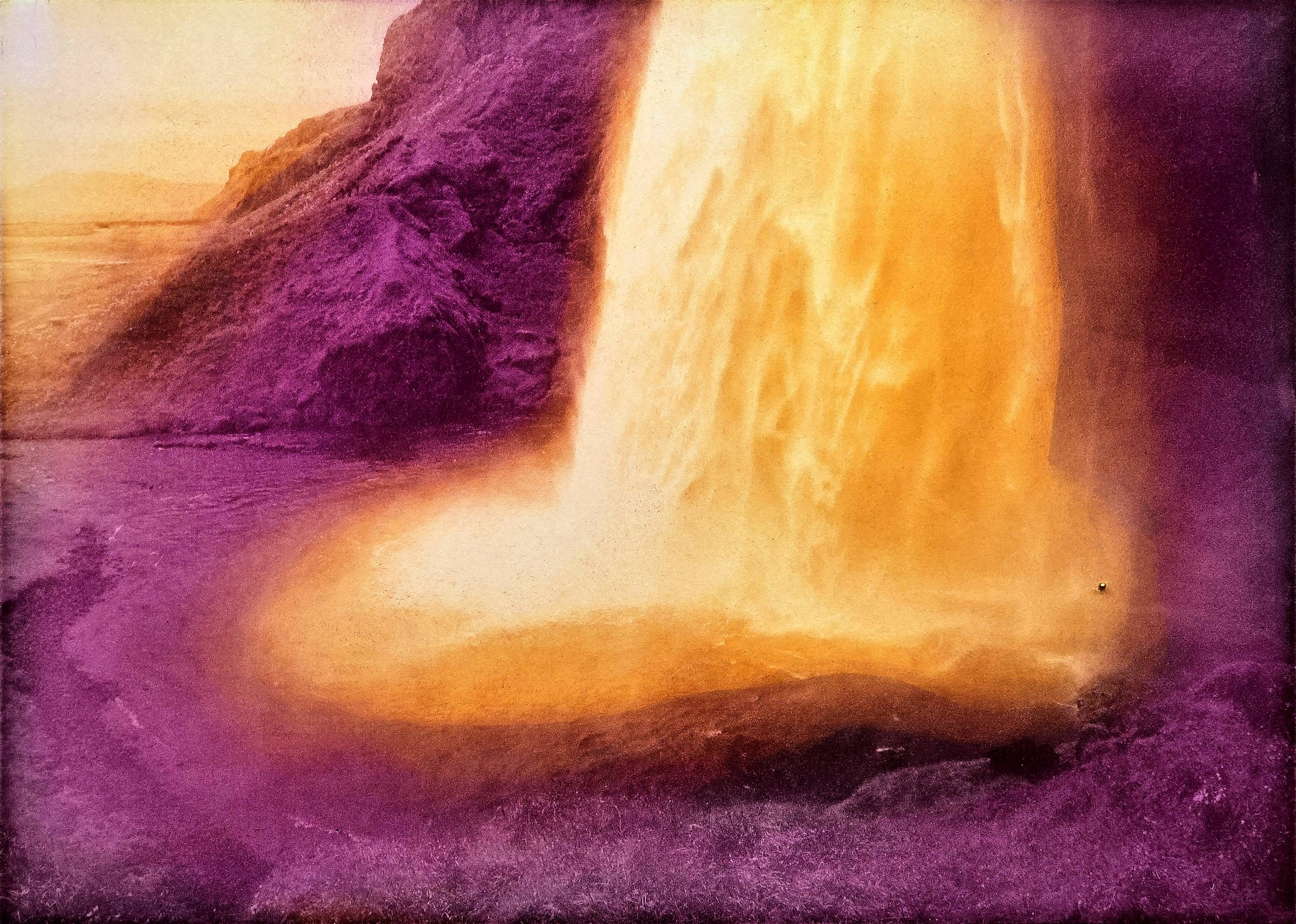  liukuväritelaus, paikallisesti monivärisesti hierretty polymeerigravyyri ja koristehelmi, kuva 30 x 42 cm, e.v.I, 1/1, 2024  420 € 