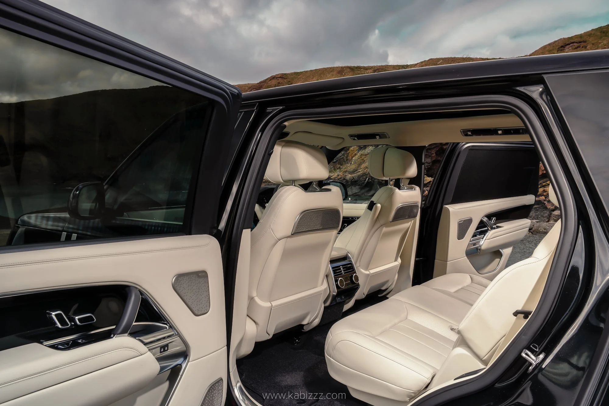 Land_rover_range_rover_2022_model_kabizzz_automotive_photography_3.jpg