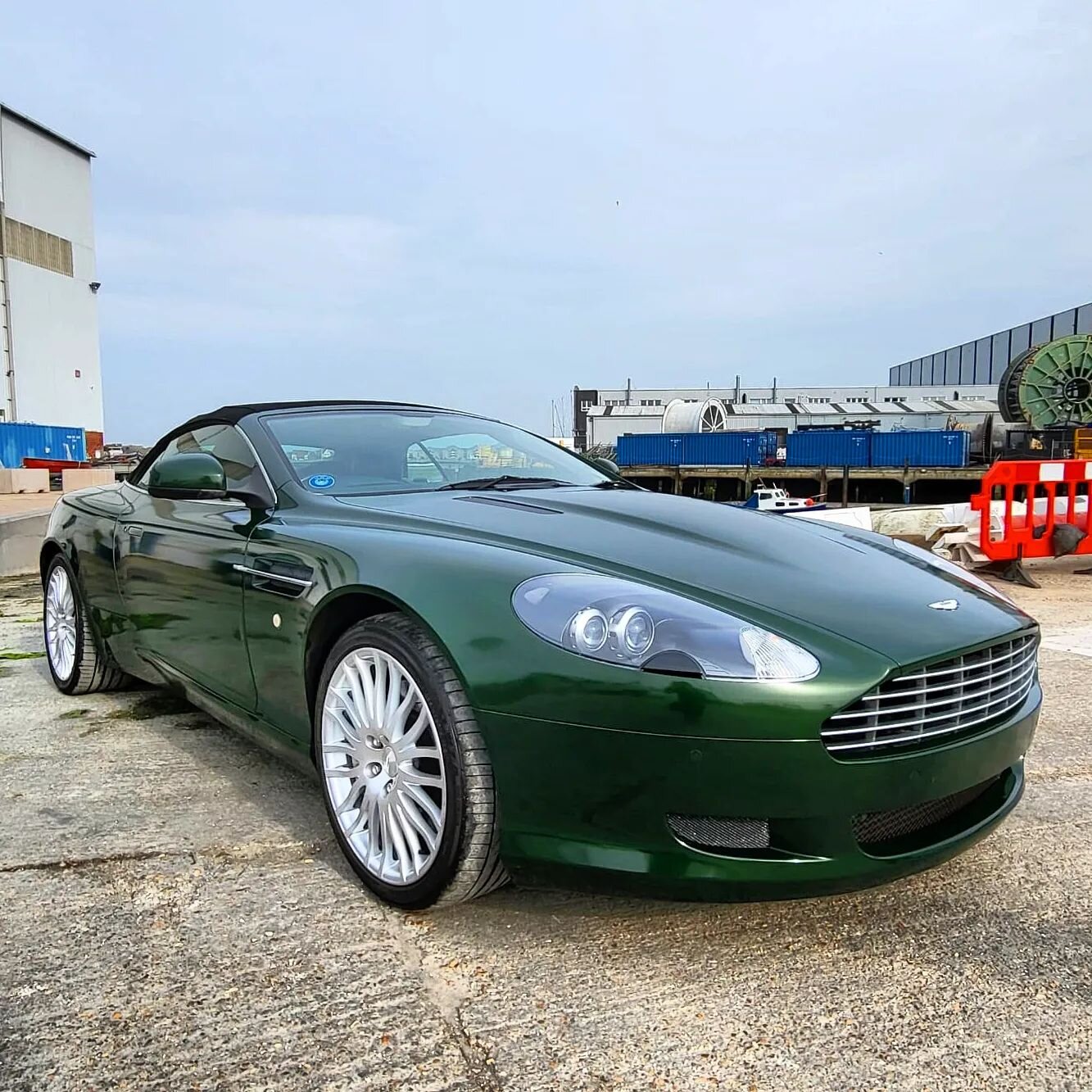 Really enjoyed this one.  Can't thank @lived9liveskustoms for their excellent bodywork they did and @cjpremiumvaleting for Al the finishing touches to make it really pop 

#wrap #db9 #v12 #astonmartin #hexis #sherwoodgreen #bginstall #lived9liveskust