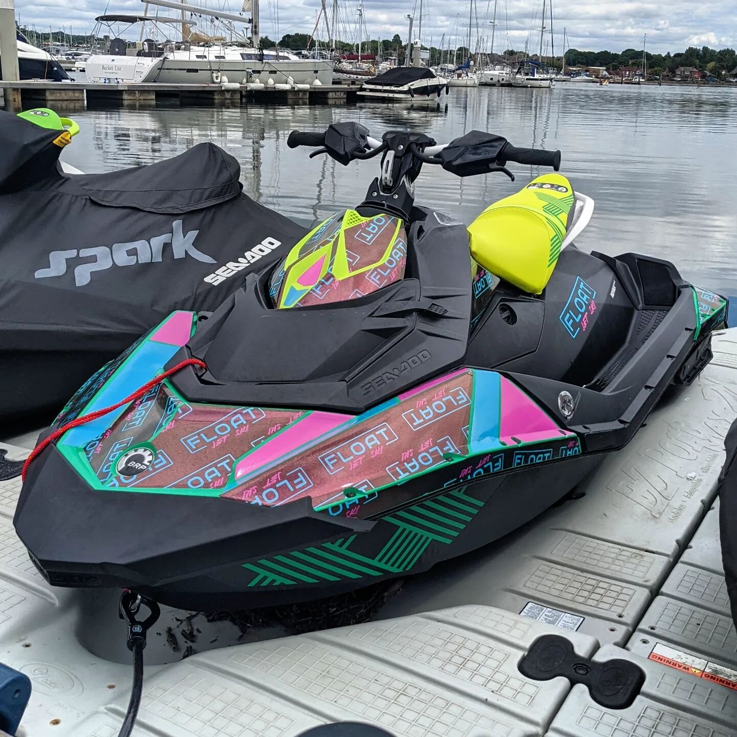 Abit of fun with one @floatjetski skis.  Reall pops with the pink metallic laminate. 

#wrap #jetski #hexis #pink #wrapping #seadoo #spark