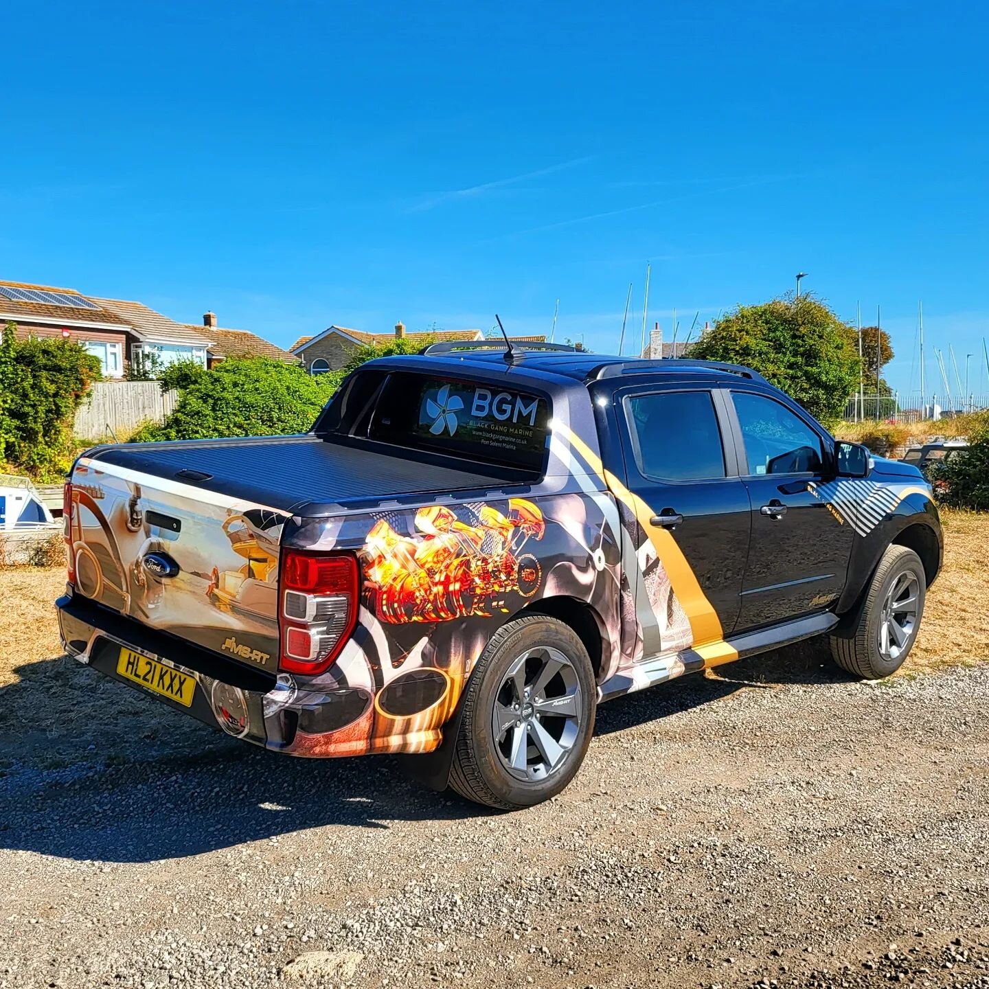 Subtle wrap for @blackgangmarine truck.
#wrap #ranger #msrt #bginstall #vinylwrap #print #blackandgold #ford #fordranger