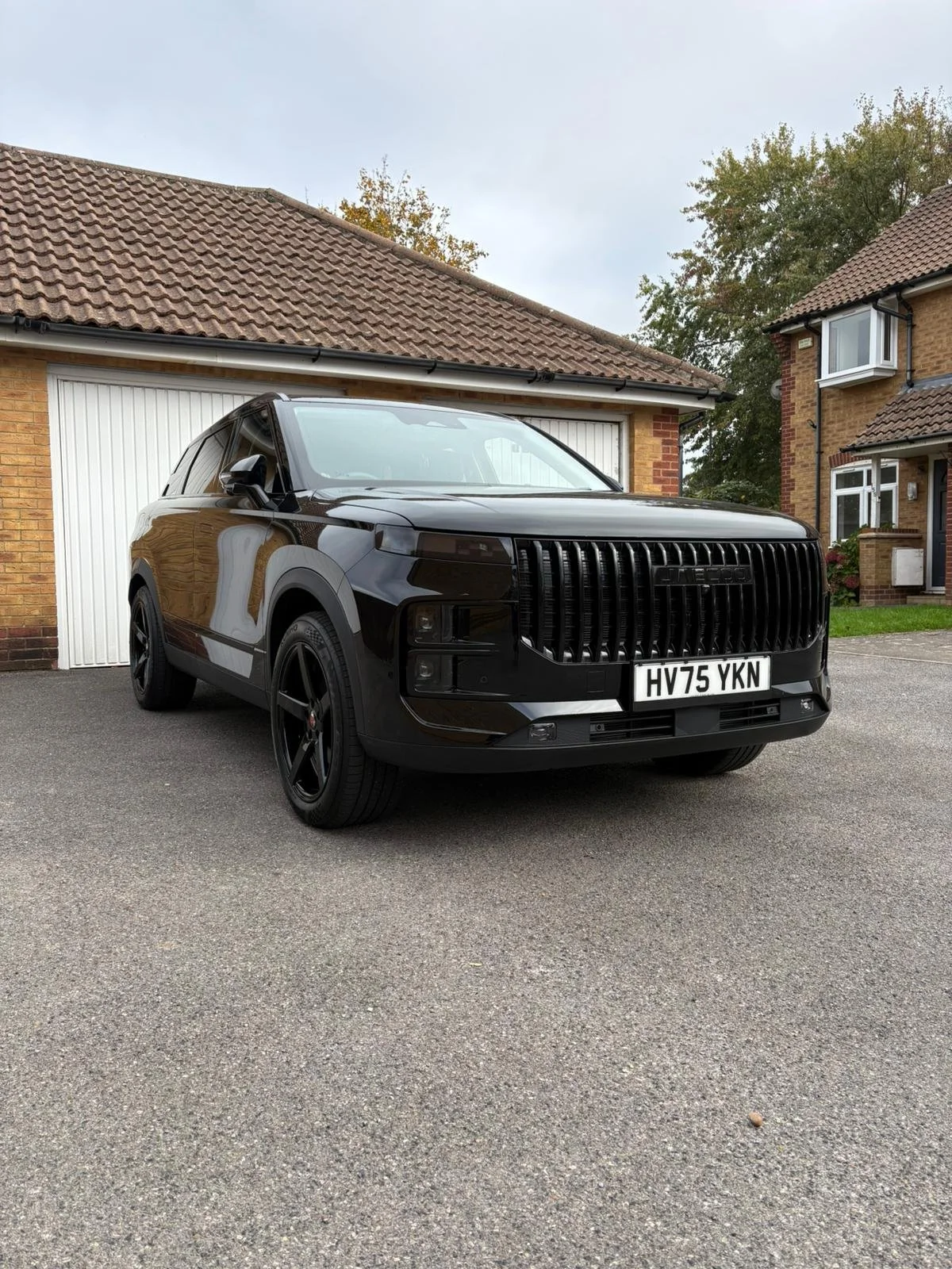 Vehicle dechromed using vinyl wrap