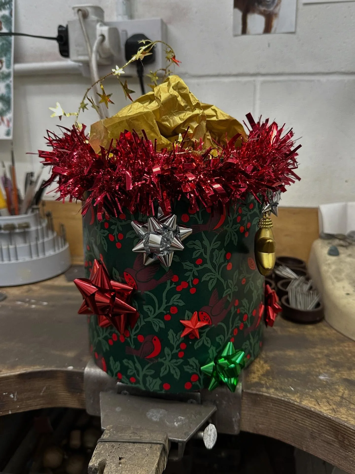 CAD-man does Christmas! 🎄 🥂 

Before our festive meal out at The Bleeding Heart Bistro, we had a DIY Christmas Hat making session ✨ 

Can you guess who made which hat? As well as the CAD-man team, we also had guests Katie and Alice, just to make it