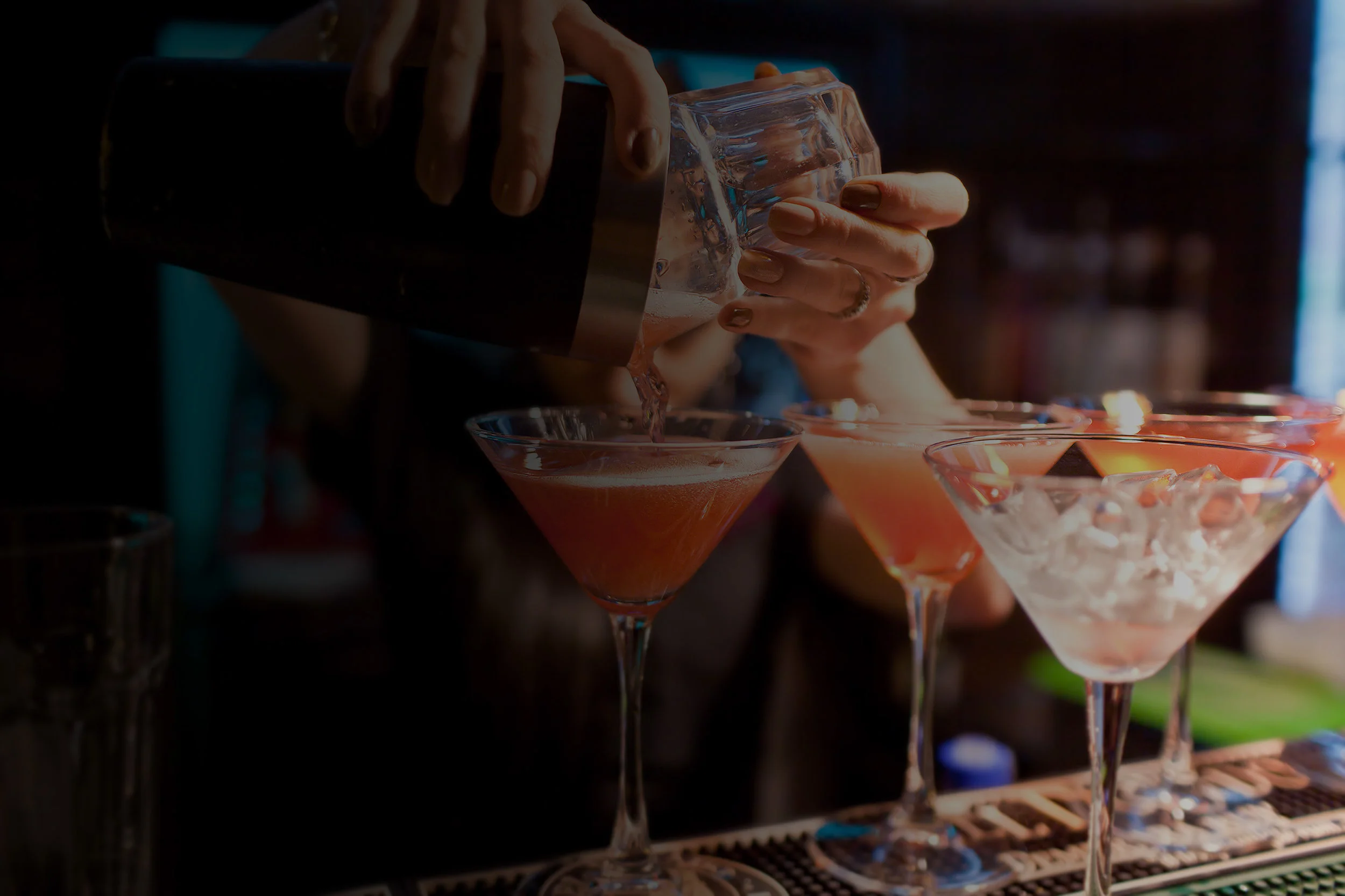 Contact — 526 Main Dueling Piano Bar