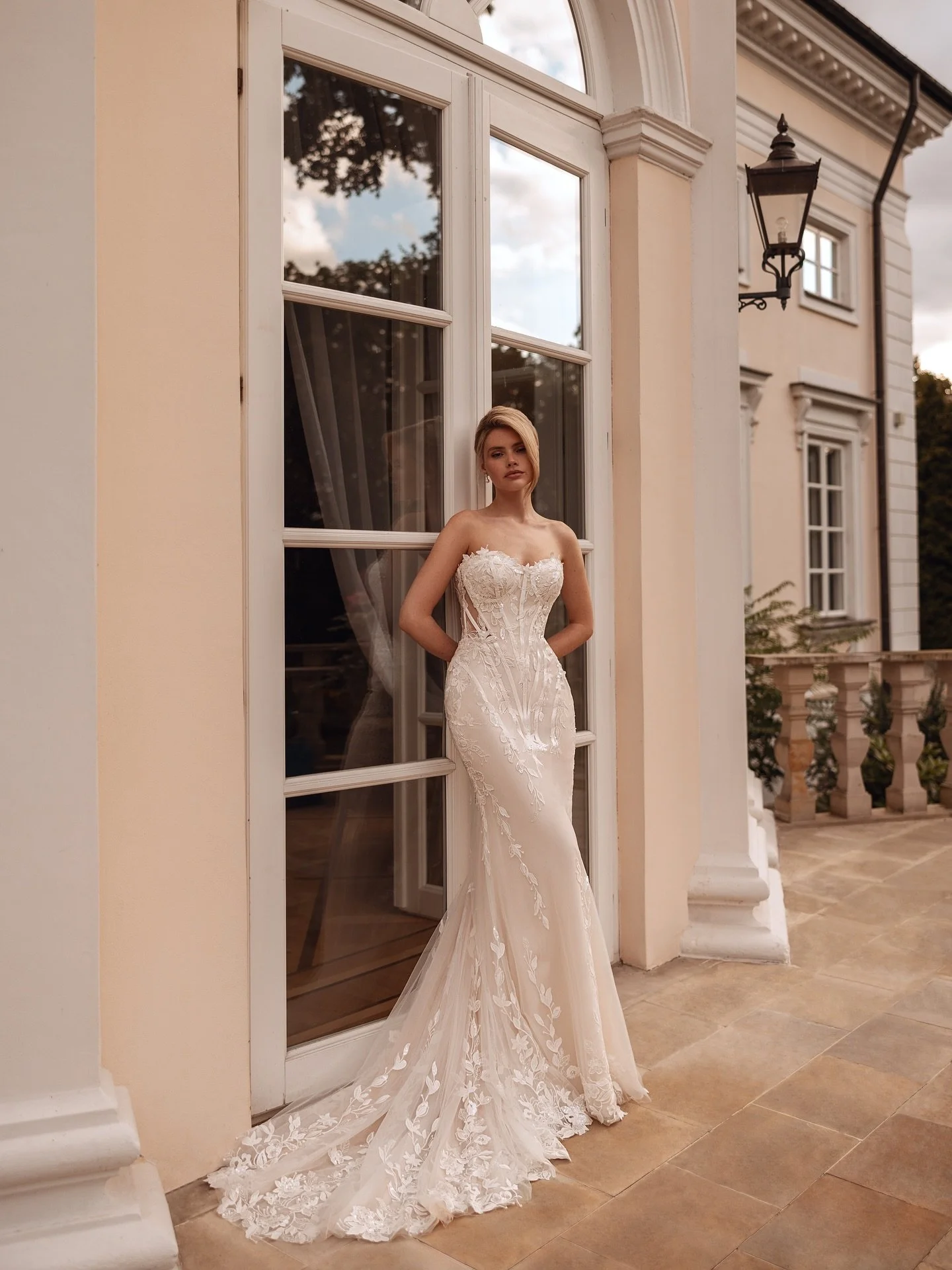 Figurbetonte Meerjungfrau Kleider sind unsere besondere Liebe😍

Das weiblichste, sanfteste und eleganteste.  Betonen die Zerbrechlichkeit und Eleganz der Braut✨