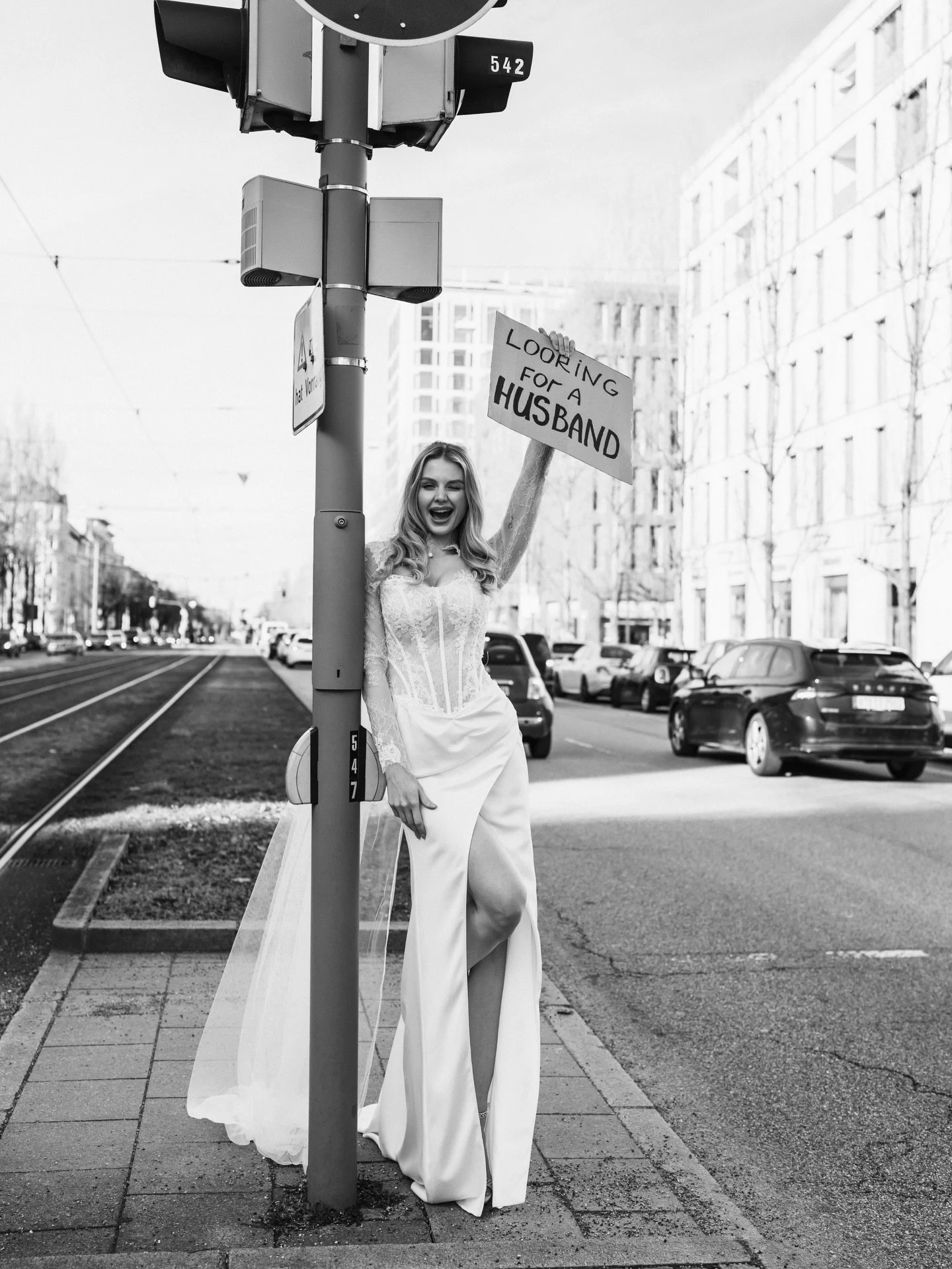 Wenn das perfekte Kleid gefunden ist, kann die Suche nach dem Ehemann beginnen☺️