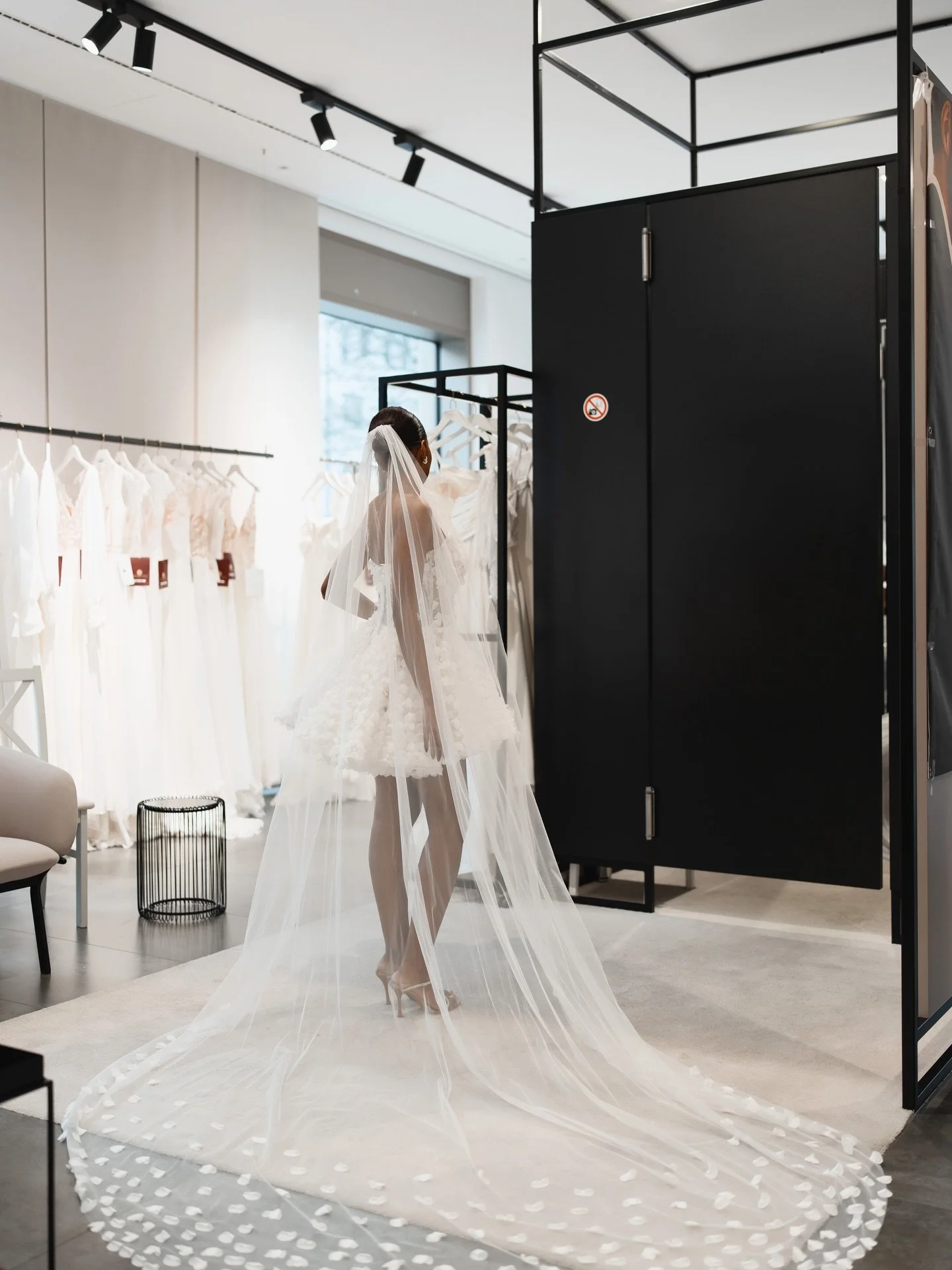 Jeder gro&szlig;e Hochzeitstraum beginnt mit einem besonderen Moment&hellip;
dem Moment, in dem du dein Kleid findest💫