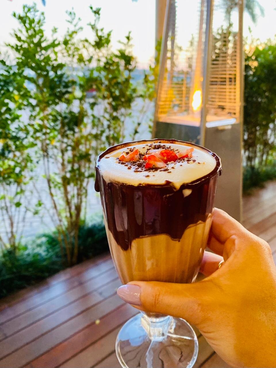 CHOCORETTO - CHOCOLATE QUENTE COM AMARETTO E BAILEYS Chocoretto - Hot chocolate with Amaretto and Baileys R$ 42,00