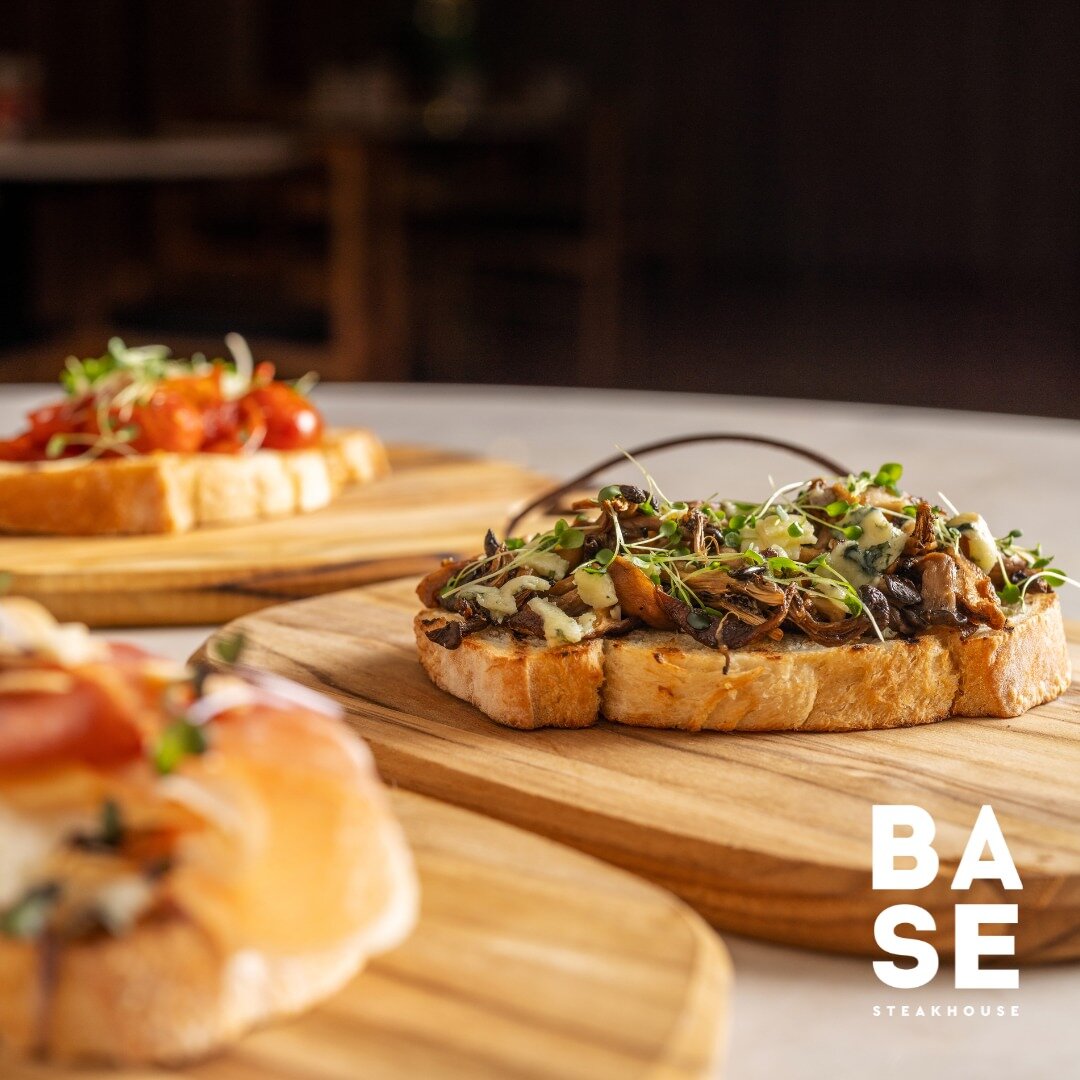 Experimente as deliciosas bruschettas do Base Bar, dispon&iacute;veis em tr&ecirc;s sabores: tomate, cogumelos e boursin e parma!

Reservas no link na bio!