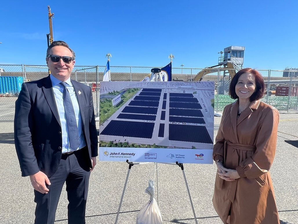 Hello SUN ☀️ Excited to be at the ground breaking ceremony for 12 MW of solar energy at @jfkairport with @theportauthority_ny_nj @totalenergies