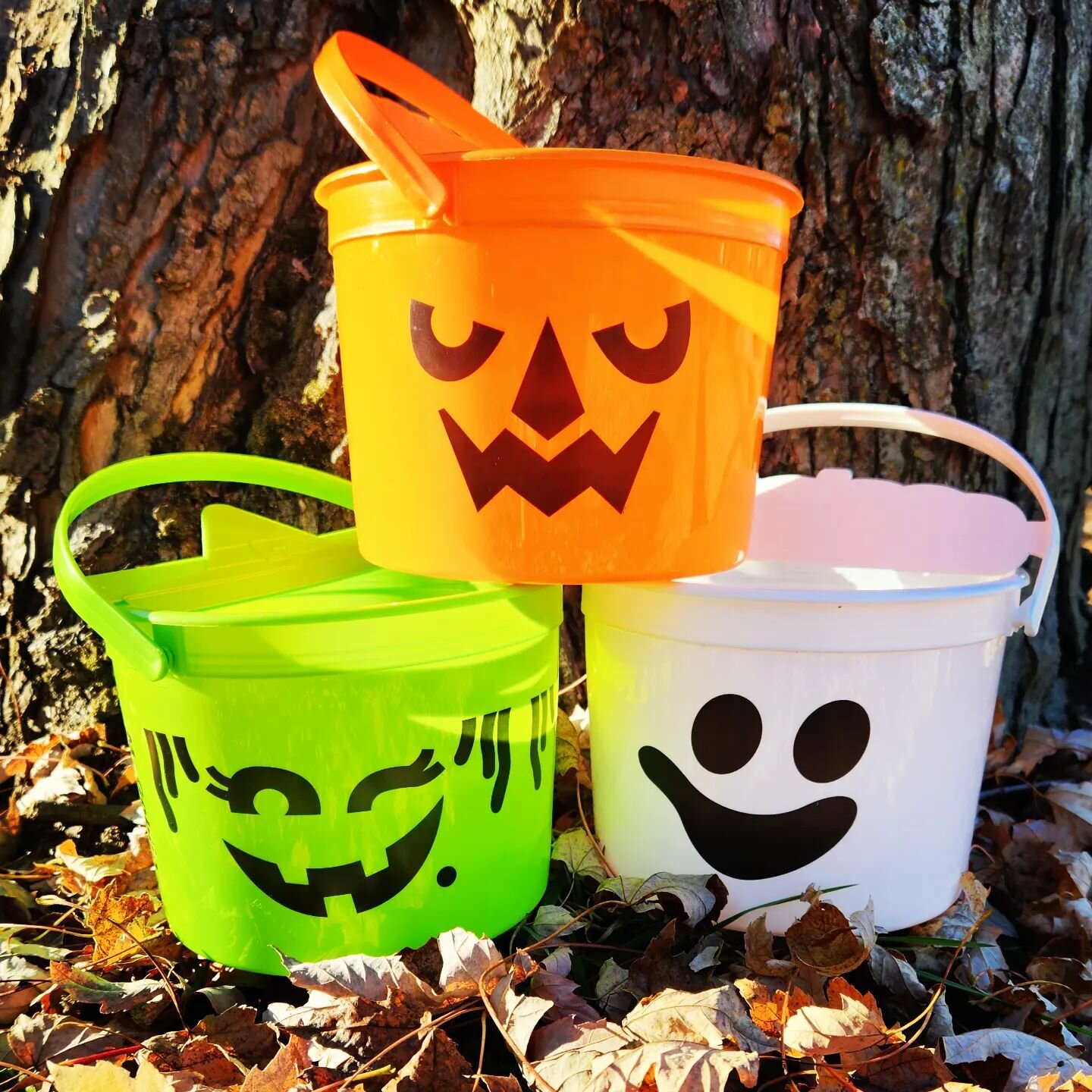 Obligatory &quot;I got'em all&quot; fall leaves and boo bucket shot!

Now excuse me while I stay away from @mcdonalds for the next 3- 6 months. 

#jm #halloween #boobuckets #mcdonalds #trickortreat #nostalgia #mcpunkn #mcgoblin #mcboo #mcfull #octobe