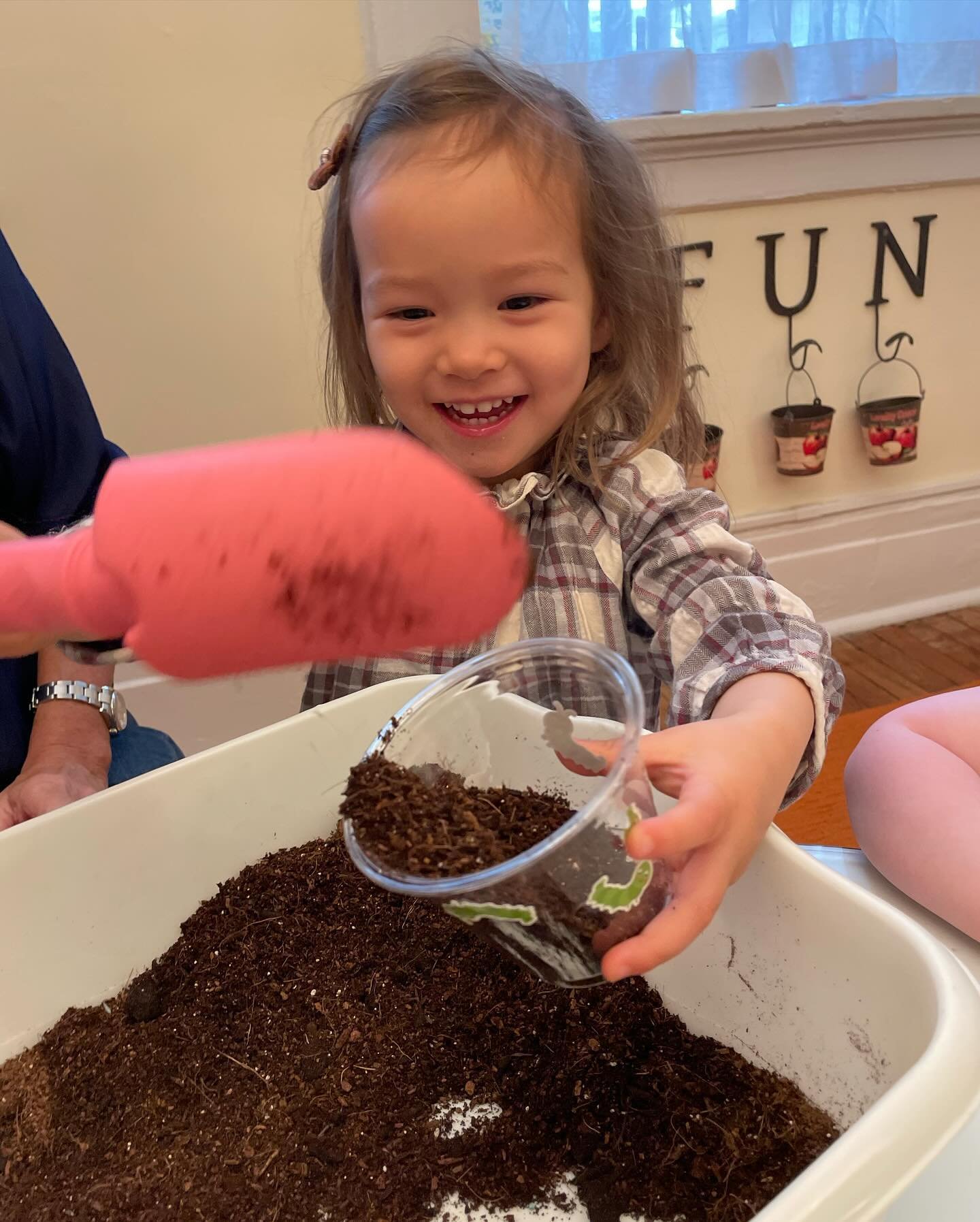 HAPPY EARTH DAY!! 🌎 ♻️🌳

Planting grass is our favorite pastime! 

#littlelearning #littlelearninginc #wherelearningfeelslikemagic #earthday #preschool #preschoolactivities #toddler #toddlerlife #toddleractivities #ues #nyc #kidfriendly #love #love