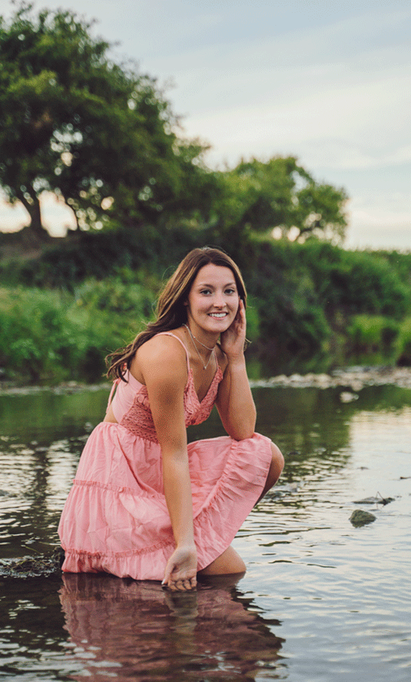 Styled Summer Senior Photos: Abbie Hulm
