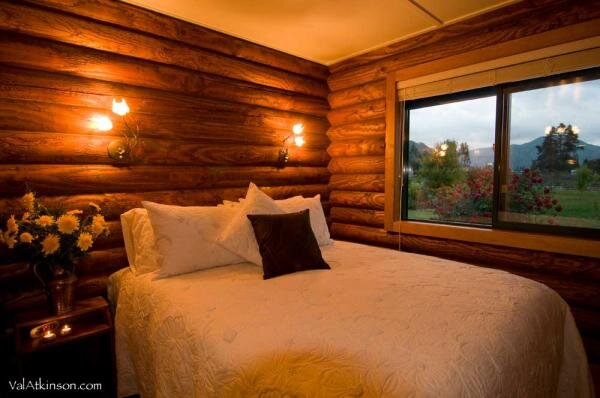 ResizedImage600398-Tutaki-Bedroom-in-cabins.jpg