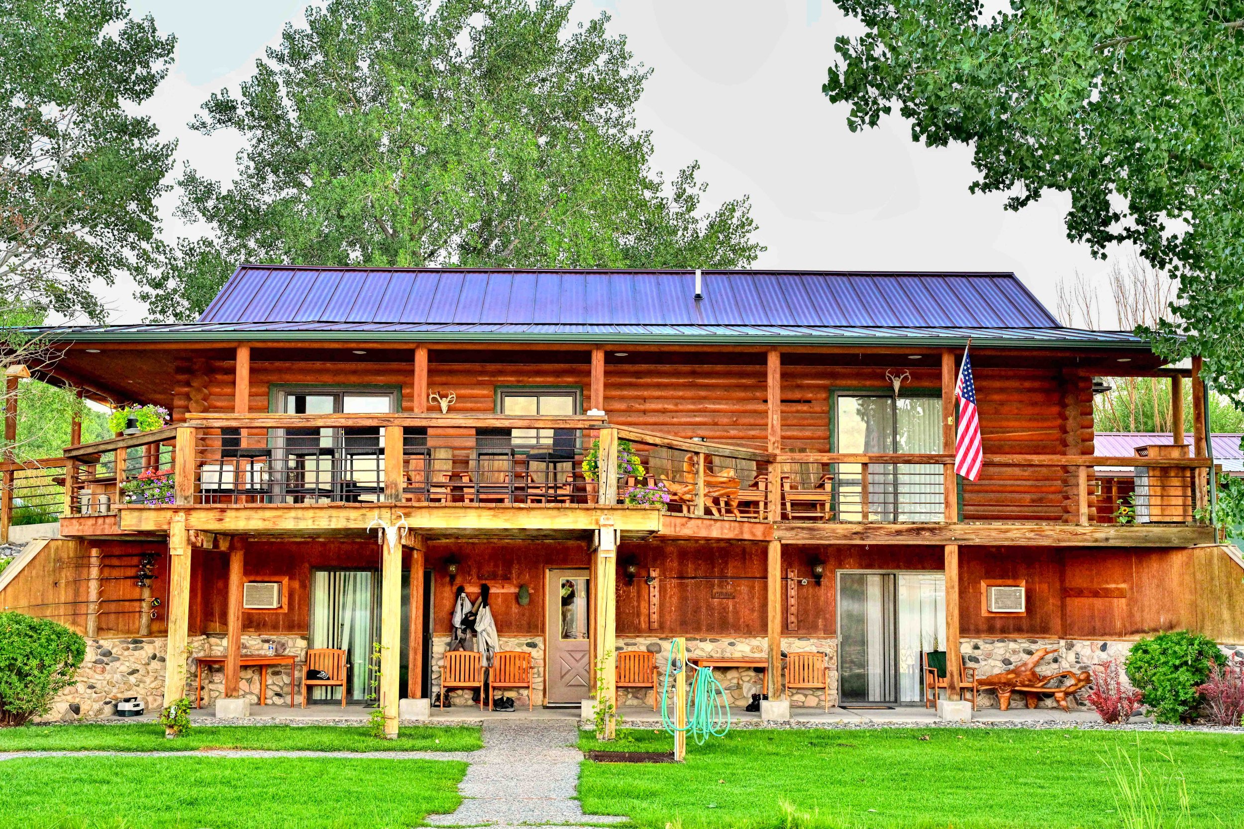 BIGHORN RIVER LODGE CURRENT_7 S+E.jpg