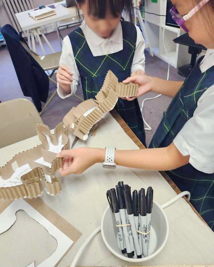 After-school classes are in full swing! A new favourite project we've been working on is creating floor plans in the shape of our favourite animals. Check out how cool these models look!
Which animal shape would YOU live in?

#afterschoolclasses #kid