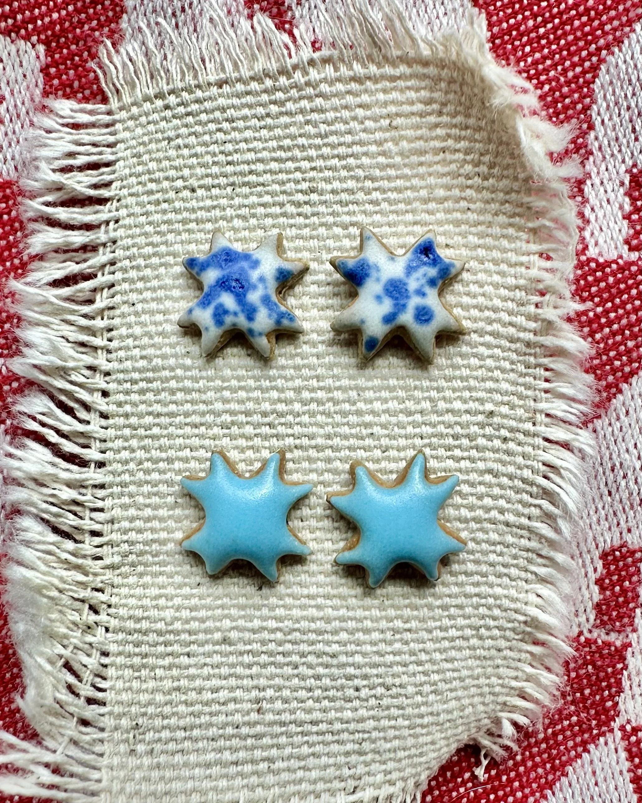 SKY BLUE AND BLUE SPECKLED QUILT STAR EARRINGS
