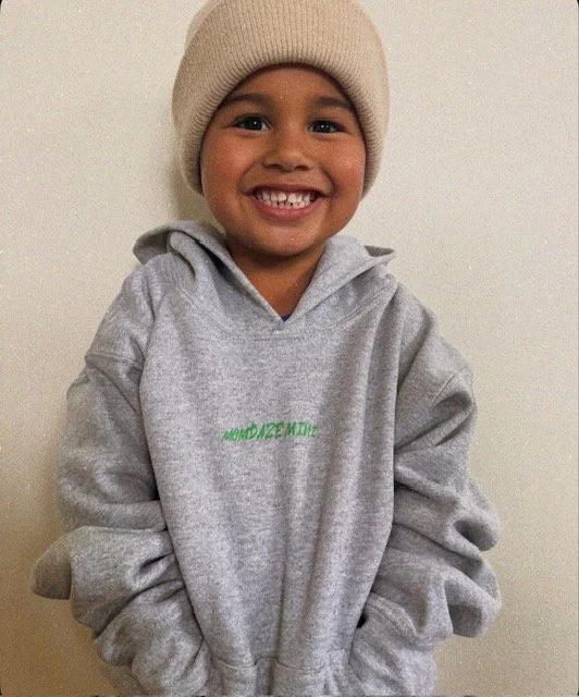 MOMDAZE MINI HOODIE