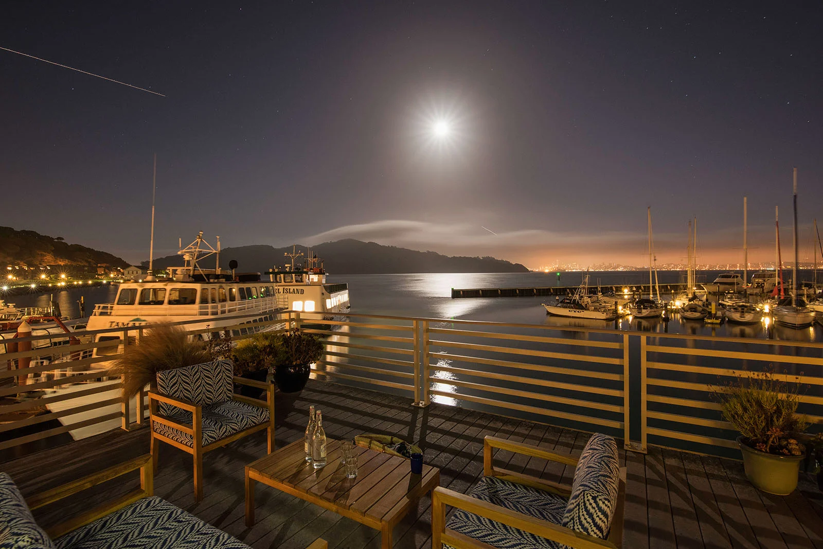Waters Edge Hotel’s Grand Waterfront Deck