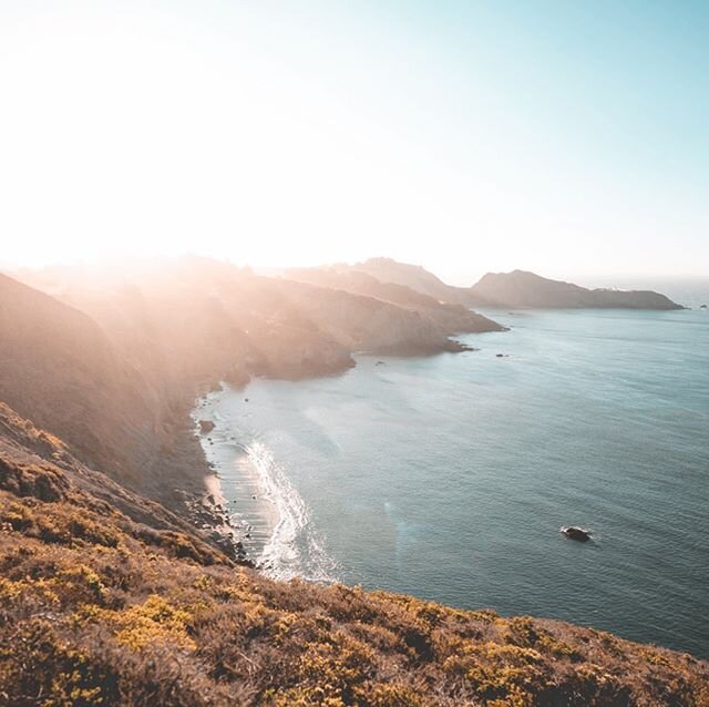 Best outdoor activities to do in Marin? We've got you covered. Head to our blog at ThingsToDoMarin.com to see our favorites. https://bit.ly/2WiyEYZ Link in profile.
.
.
.
.
.
#inthistogether #shelterinplace #armchairadventures #lovetotravel #travel #
