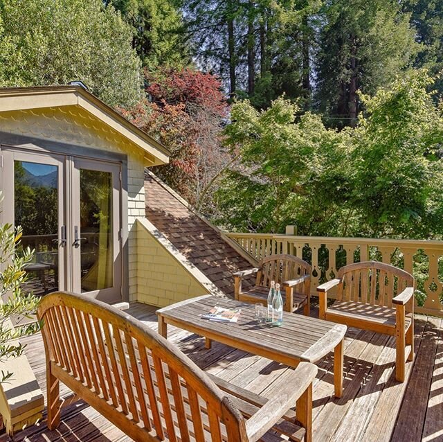 Ready for a new view? Our historic creekhouse is the perfect home away from home. Link in profile for details.
.
.
.
.
.
#anewview #ondeck #familyvacation #familyfun 
#vacationmode #millvalley #hike #visitmarin #marincounty #northerncalifornia #hotel