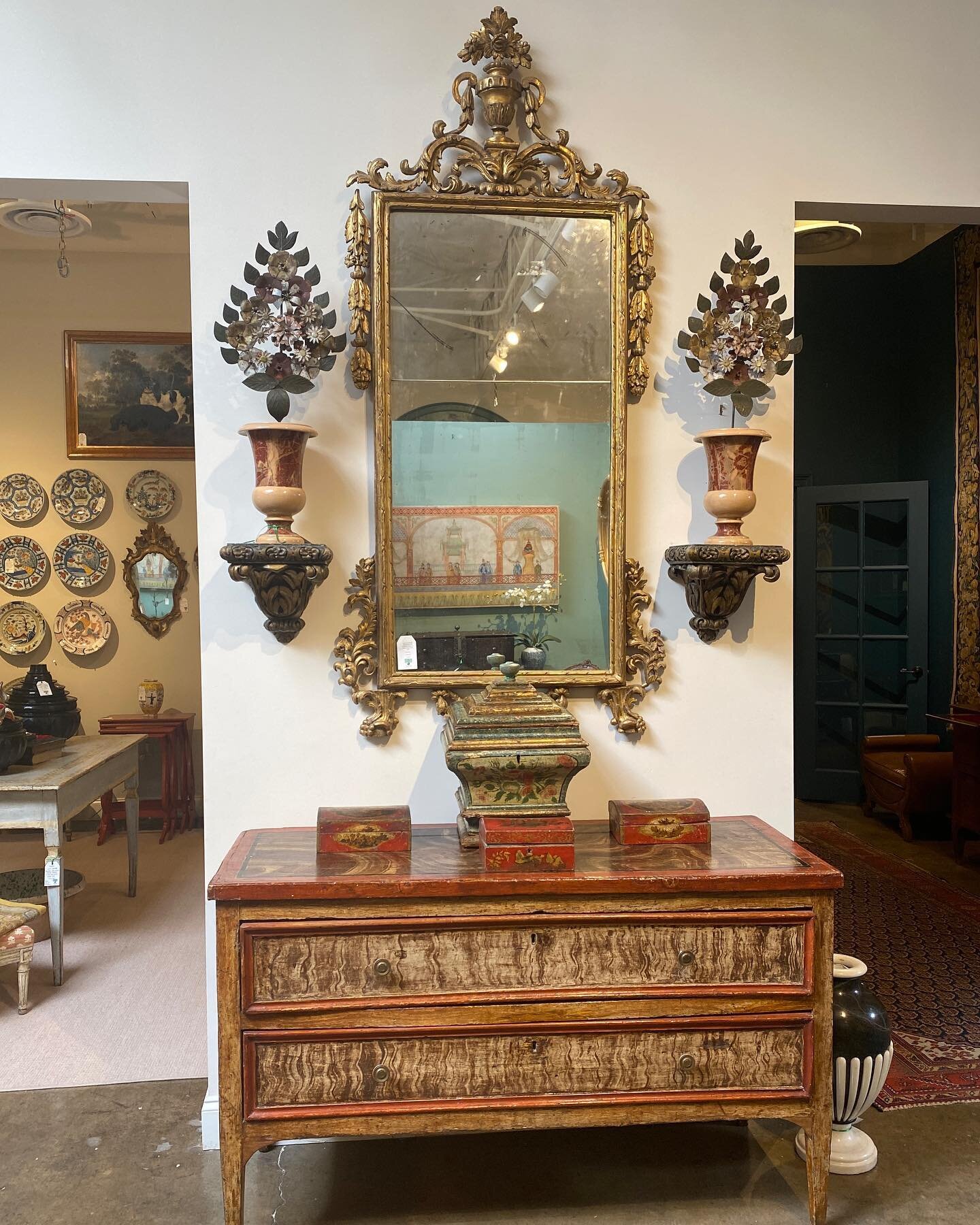 Faux Bois Friday!
.
.
.
#wolfhall #wolfhallantiques #antiques #timelessdesign #interiordesign #interiordesigner #interior #dallasdesigndistrict #antiqueframe #antiquedealersofinstagram #dallasinteriordesign