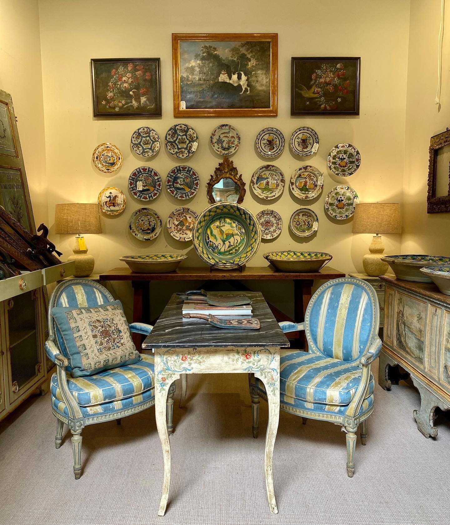 18th and 19th century accessories from across Europe at Wolf Hall😍
.
.
.
#wolfhall #wolfhallantiques #antiquedealersofinstagram #antique #dallasinteriordesigner #dallasdesigndistrict #texasinteriordesigner #antiqueshop #fineantiques #timelessdesign 