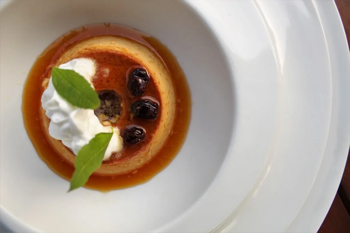   PUDIM DE LEITE COM CHANTILLY DE CACHAÇA    Milk Pudding with “cachaça”  whipped cream   R$ 34,00 