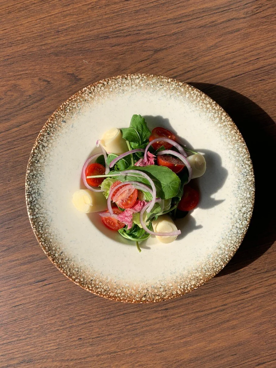   SALADA VERDE COM PALMITO, TOMATE, CEBOLA ROXA E AZEITONA    Green salad with heart of palm, tomato, red onion and olives.   R$ 46,00 