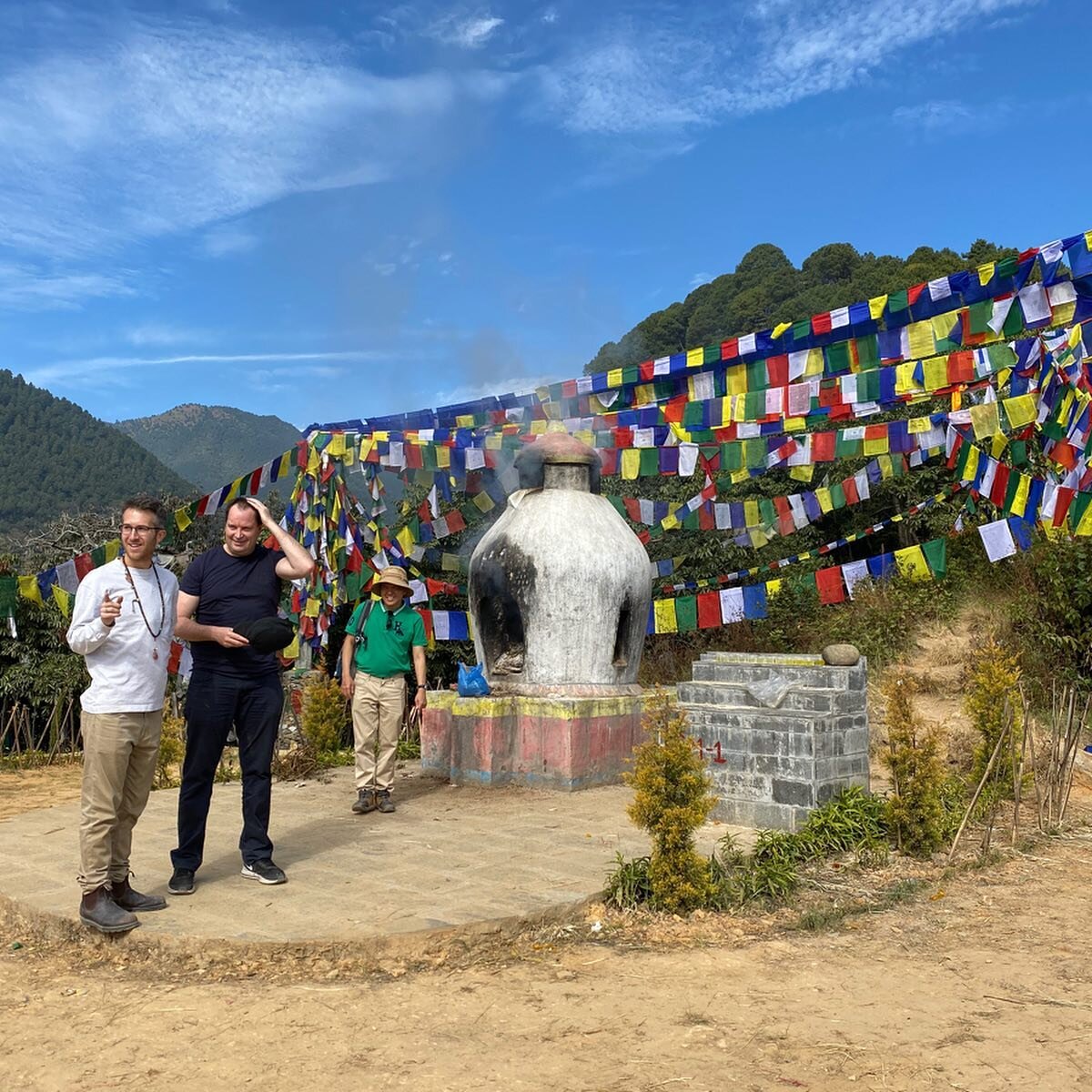 Our Nekhor pilgrimage has continued with a visit to the caves of Asura and Yanglesho, said to be equivalent to Bodh Gaya for followers for Guru Padmasambhava.
🌸
Lama Ngawang Yeshe, who has lived and mediated here since he was a young boy, recounted 