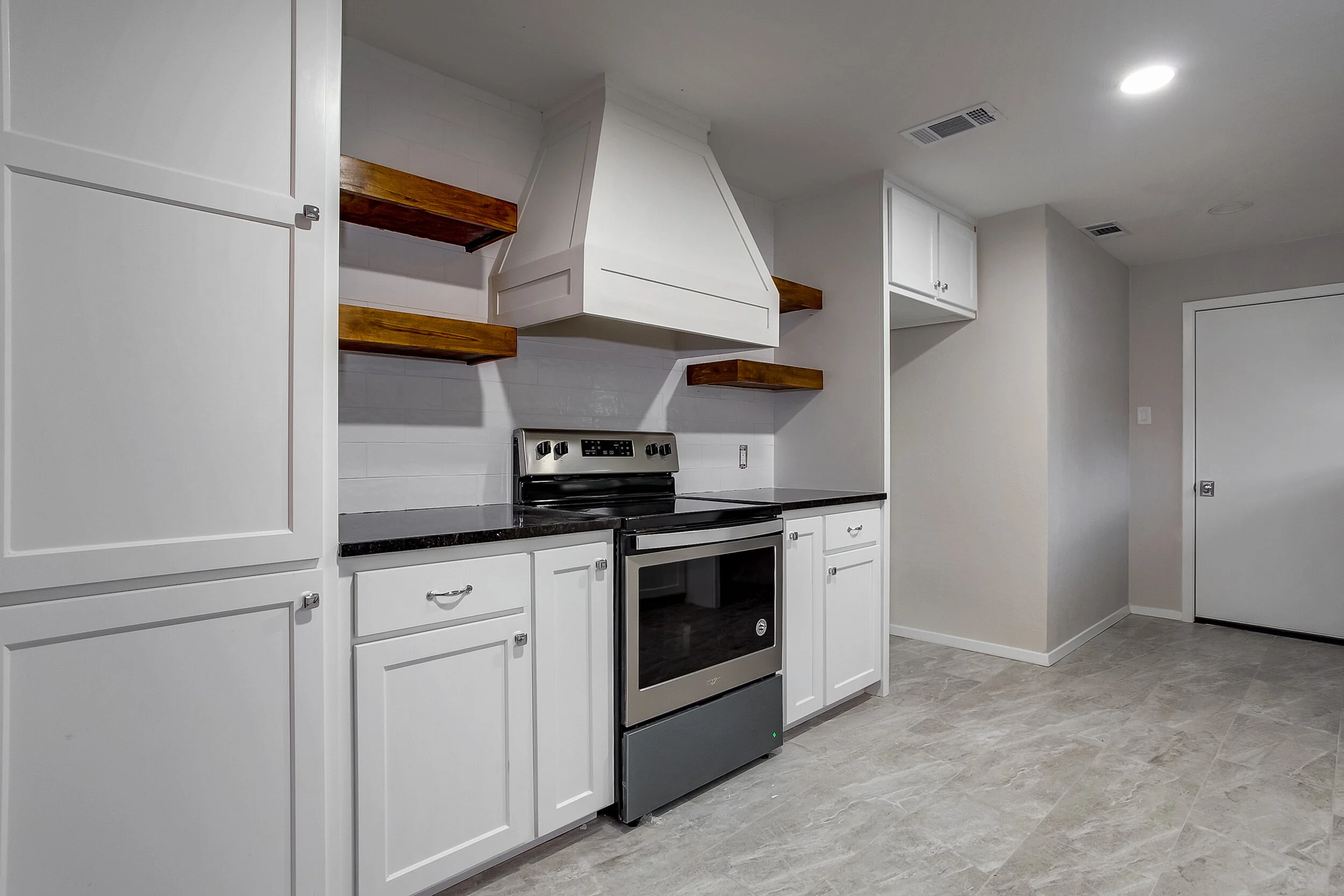 5413 Santa Barbara-13.jpg