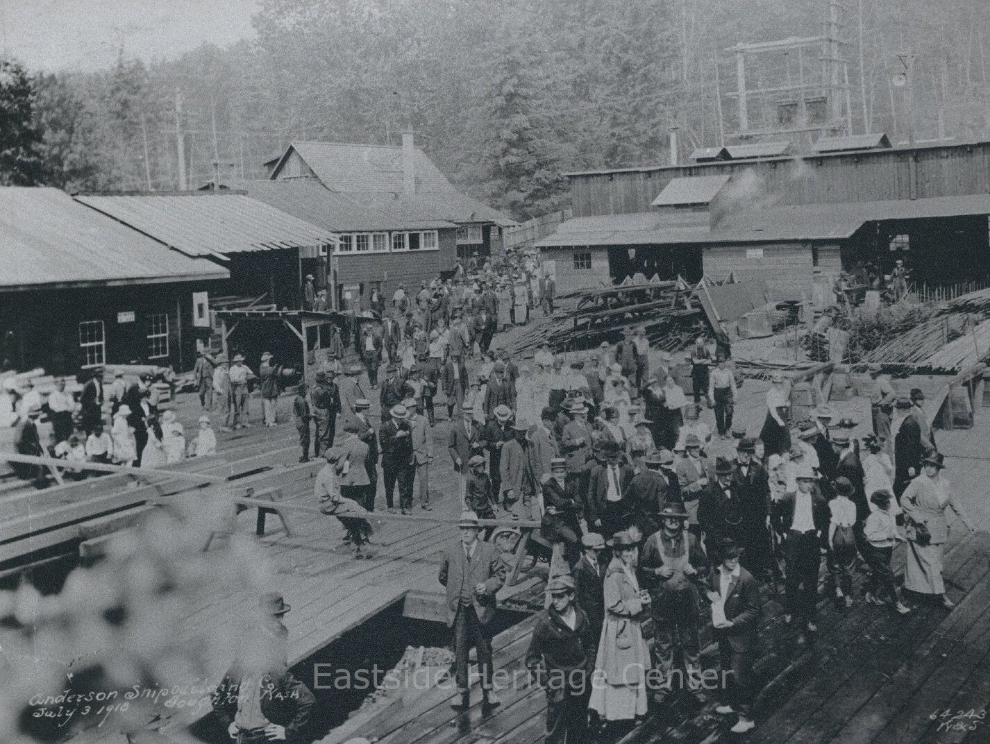 Lake Washington Shipyard visitor day, 1918. (L 75.0033)

#kingcounty #localhistory #kirkland #shipyard