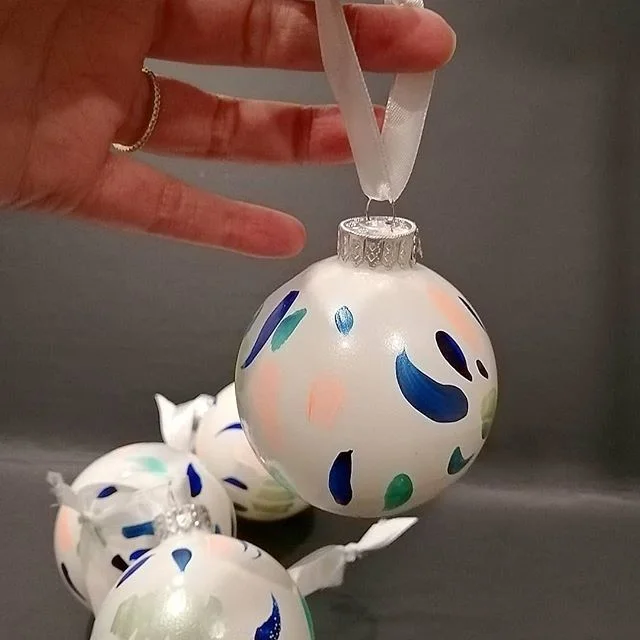 These glass hand painted ornaments will be available this coming weekend at the Quebec Street Shops Christmas Market @oldquebecstreet @seen_in_guelph Come find me! 🤗🎄 I can't wait for the show.  There will be so many talented vendors and amazing yu