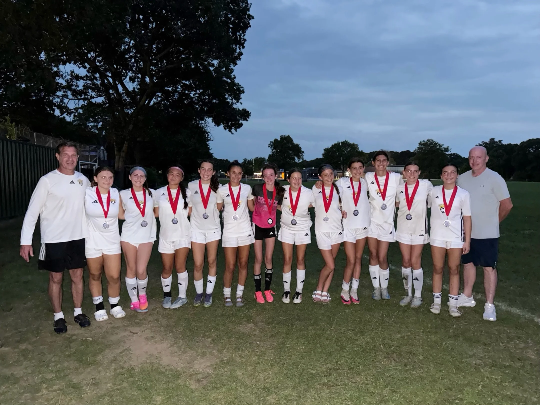 Congratulations to the GU15 Commack Red Bulls on their 2nd place finish at the LI Soccer Classic! The girls competed a year up and finished with a 3-1-0 record. Way to go, girls! 👏🏼⚽️🥈 #CommackSoccer #CommackSoccerLeague