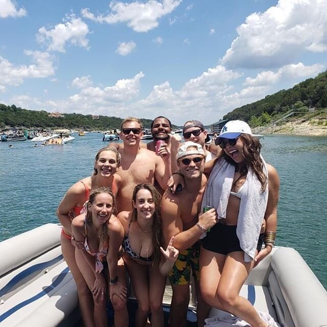 The weekend is off to a great start with this awesome group and fantastic weather 😎🍻☀️ Who's else is ready for a pontoon party? .
.
.
DM for inquiries
.
.
.
#bookwakethrills #cruisethrills #laketravis #atx #welcometoaustin #tigeboats #lakedays #nob