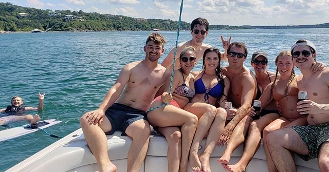 Swipe left ⬅️ for a quick weekend recap! Thanks to all you cool cats and kittens who chose to party with us this weekend! Y'all rock 🤘🤙😎🙌👏
.
.
.
Tag your friends in the comments to share your pics!
.
.
.
#bookwakethrills #cruisethrills #laketrav