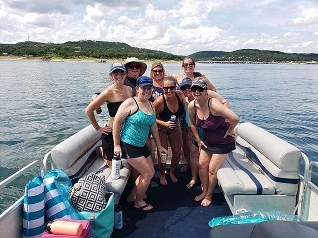 It's happy hour every hour on the lake! We started our weekend early with these awesome ladies 😎🙌🍹 See ya'll next time!
.
.
.
#bookwakethrills #cruisethrills #laketravis #atx #welcometoaustin #tigeboats #lakedays #nobaddays #tubing #familyfunday #