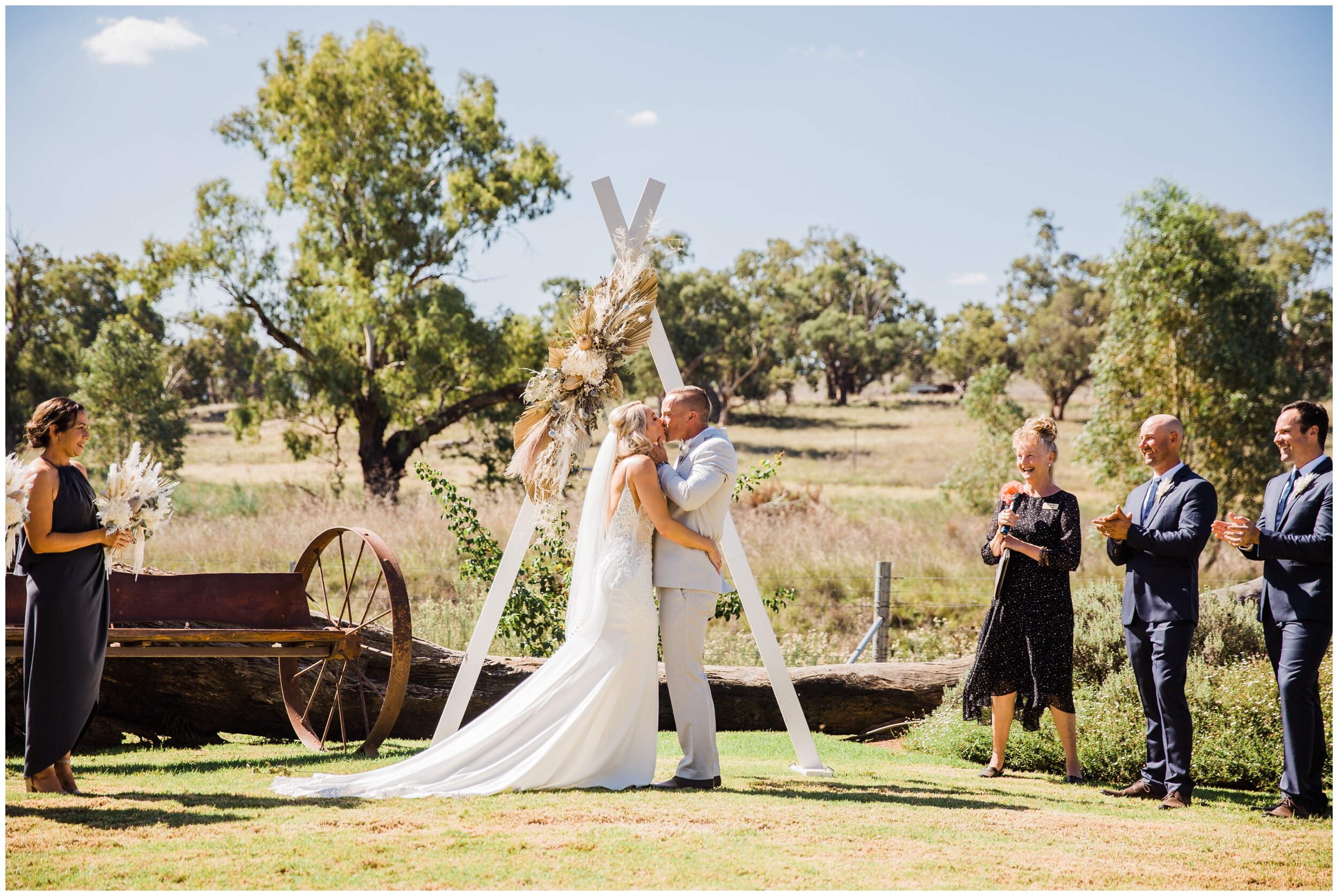 Outback_Cellar_Dubbo_Wedding_Photographer_0278.jpg