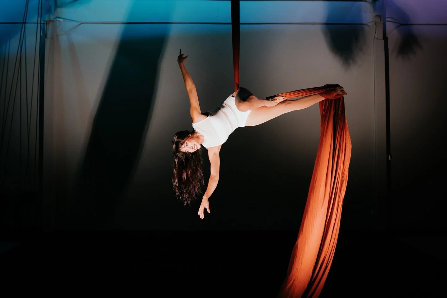 Here to convince you to book your mini shoot with @morganalanna_photography for just $150 you get 5-10 images and all proceeds will be donated to @thephoenixloft March 19th! Sign up online at @rebelaerial.artistry @thephoenixloft