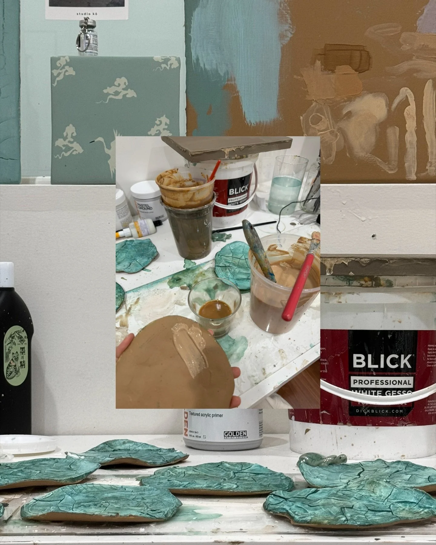 Studio mess. This is where Korean celadon clay turns into paint. Clay becomes painting of celadon glaze, full of playful irony in the chaos of creation. 
청자토가 청자 표면을 추상화한 그림으로 변하는 과정🤫
#ClayToPaint #CreativeProcess #PerfectChaos #ArtInTheMaking #Ma