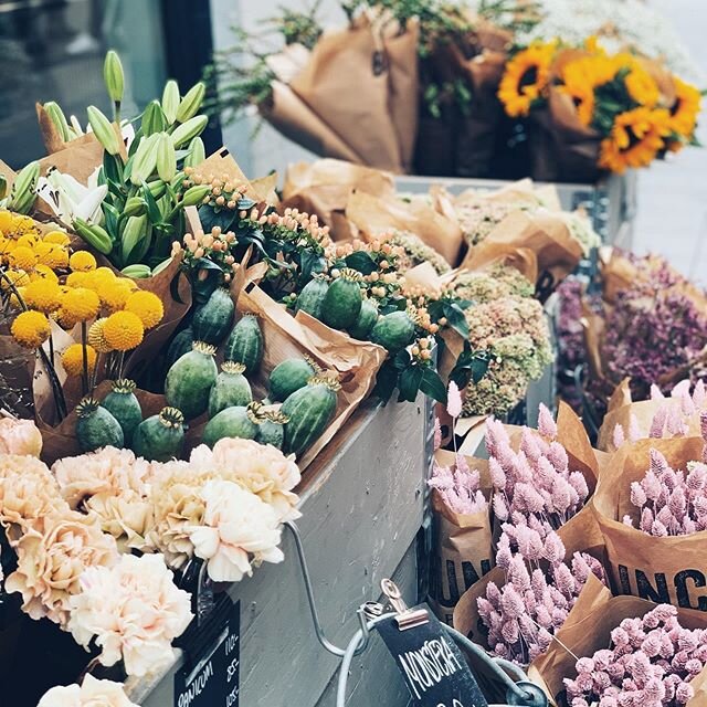 Fun fun fun shopping the flower markets today! 👏💐
The Yards will be brimming with fresh local,  and Australian blooms, with Bec and Ruby available all weekend to mix and match your favourites 🤗
Beautiful assortment of dried as well, pop in and gra