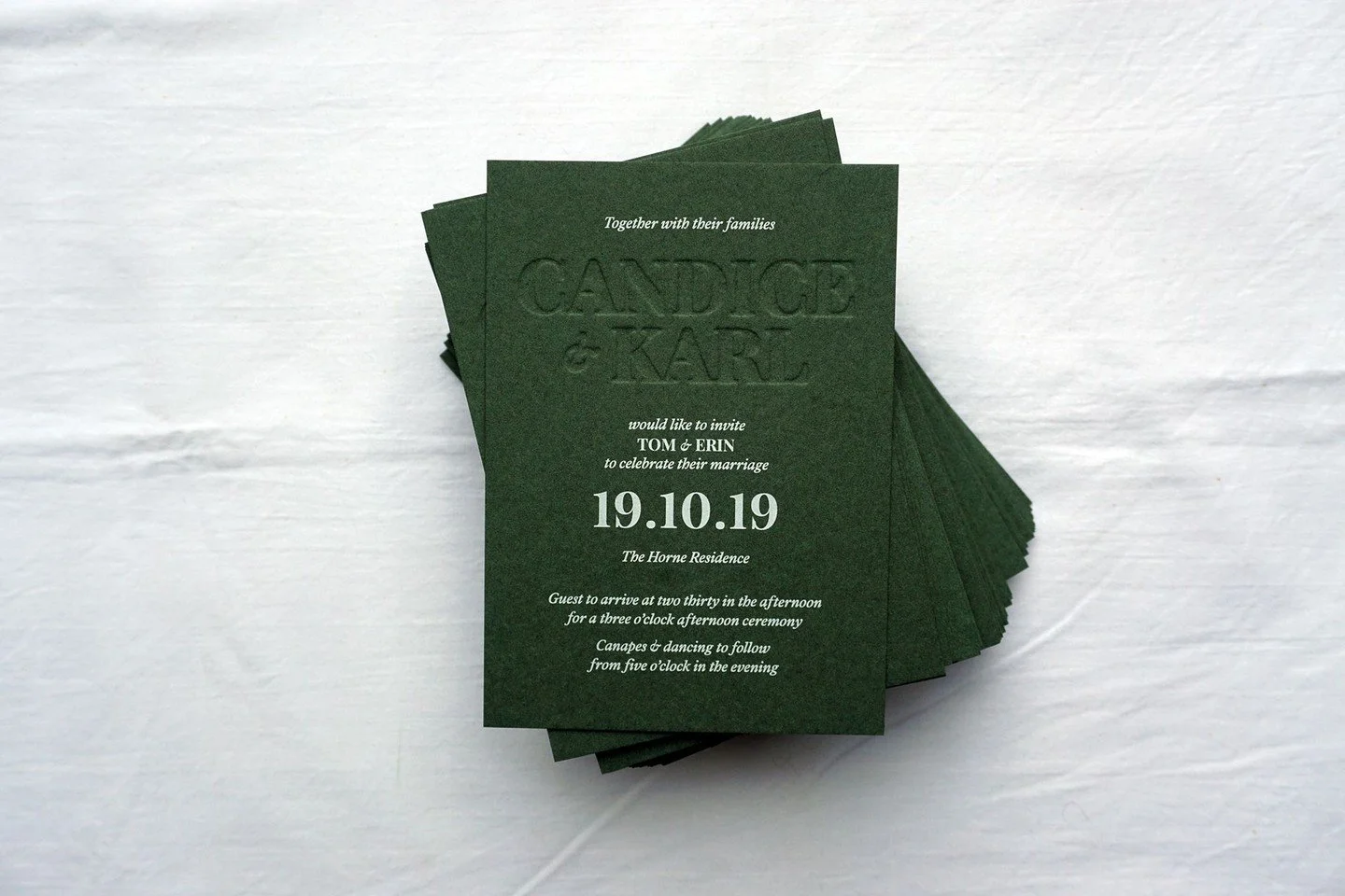 19.10.19 🌿 Did you also have an aesthetically pleasing wedding date?!
&bull;
&bull;
&bull;
&bull; 
#weddingstationery #weddinginvitations #weddinginspiration #weddingdetails #weddingpapergoods #bridetobe #groomtobe #weddingplanning #customwedding #w