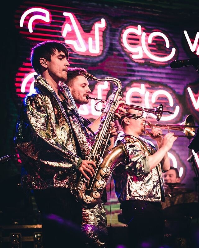 @gothiatowers ⁣
With new visuals from @iakds ✨⁣
Such a lovely event⁣
⁣
📷 @bjornvallin ⁣
⁣
⁣
⁣
#astrazeneca #catcombo #music #hornsection #event #eventmusic #saxophonist #trumpeter #livemusic #energyboost #livemusicphoto #dandanell #gothiatowers #gbg